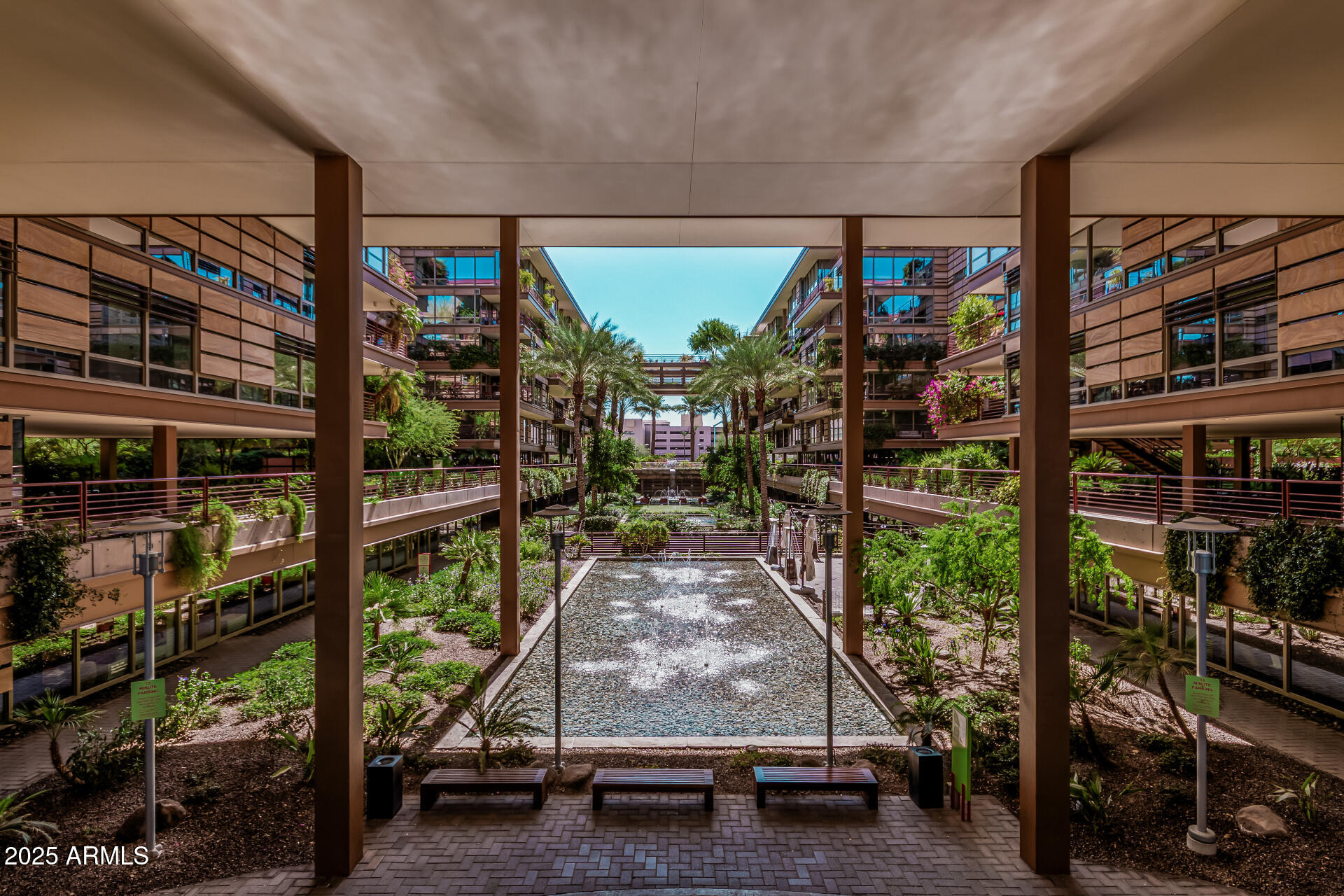 7121 E RANCHO VISTA Drive 2006