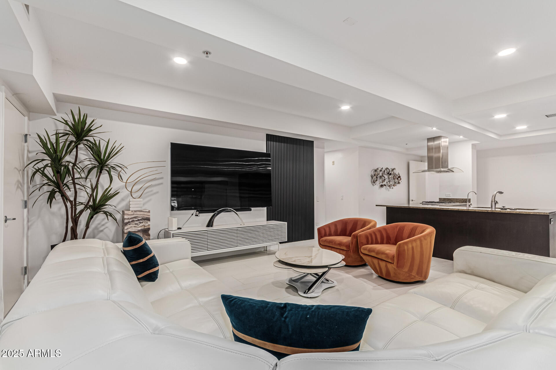 7121 E RANCHO VISTA Drive 2006