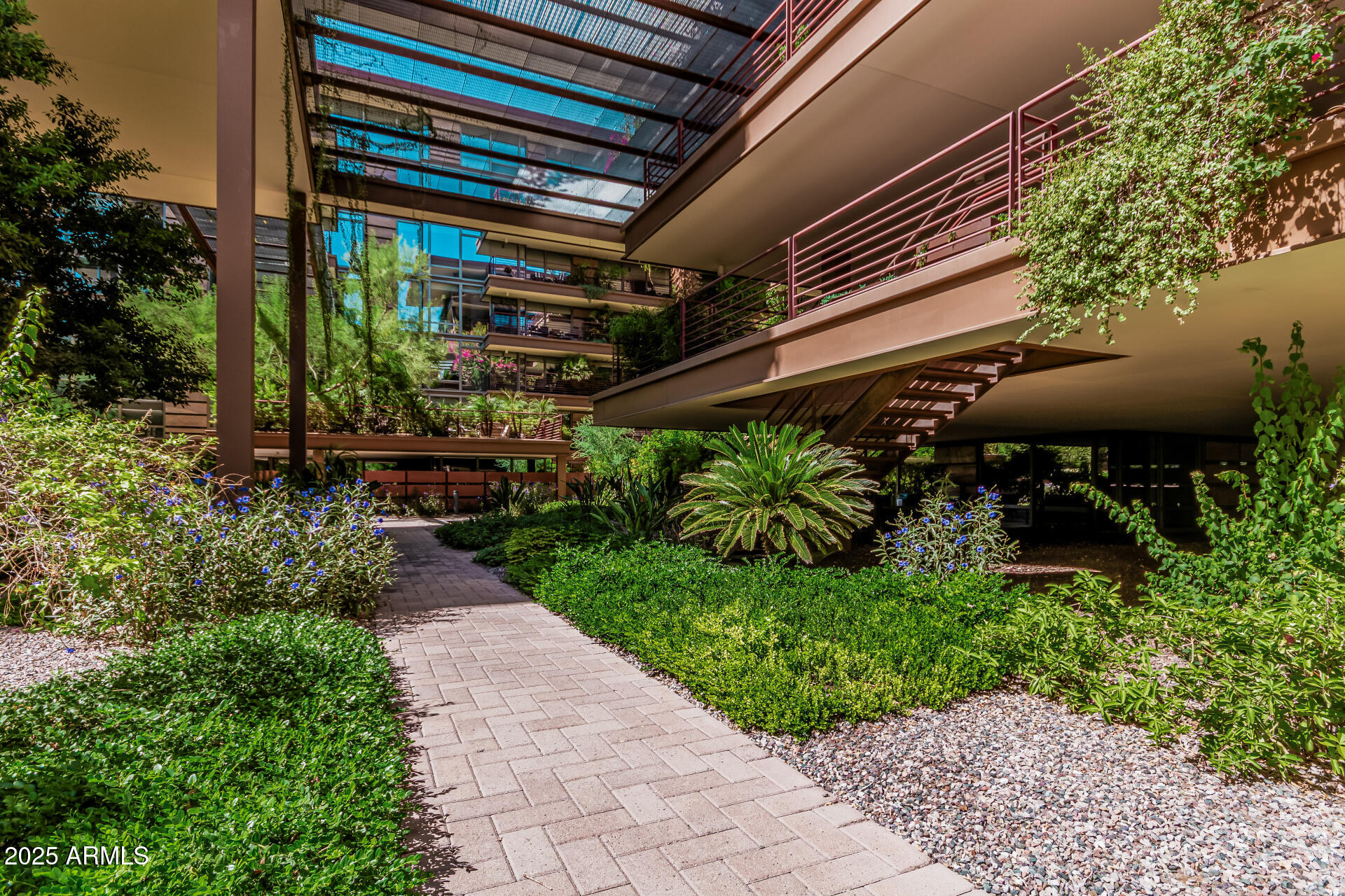 7121 E RANCHO VISTA Drive 2006