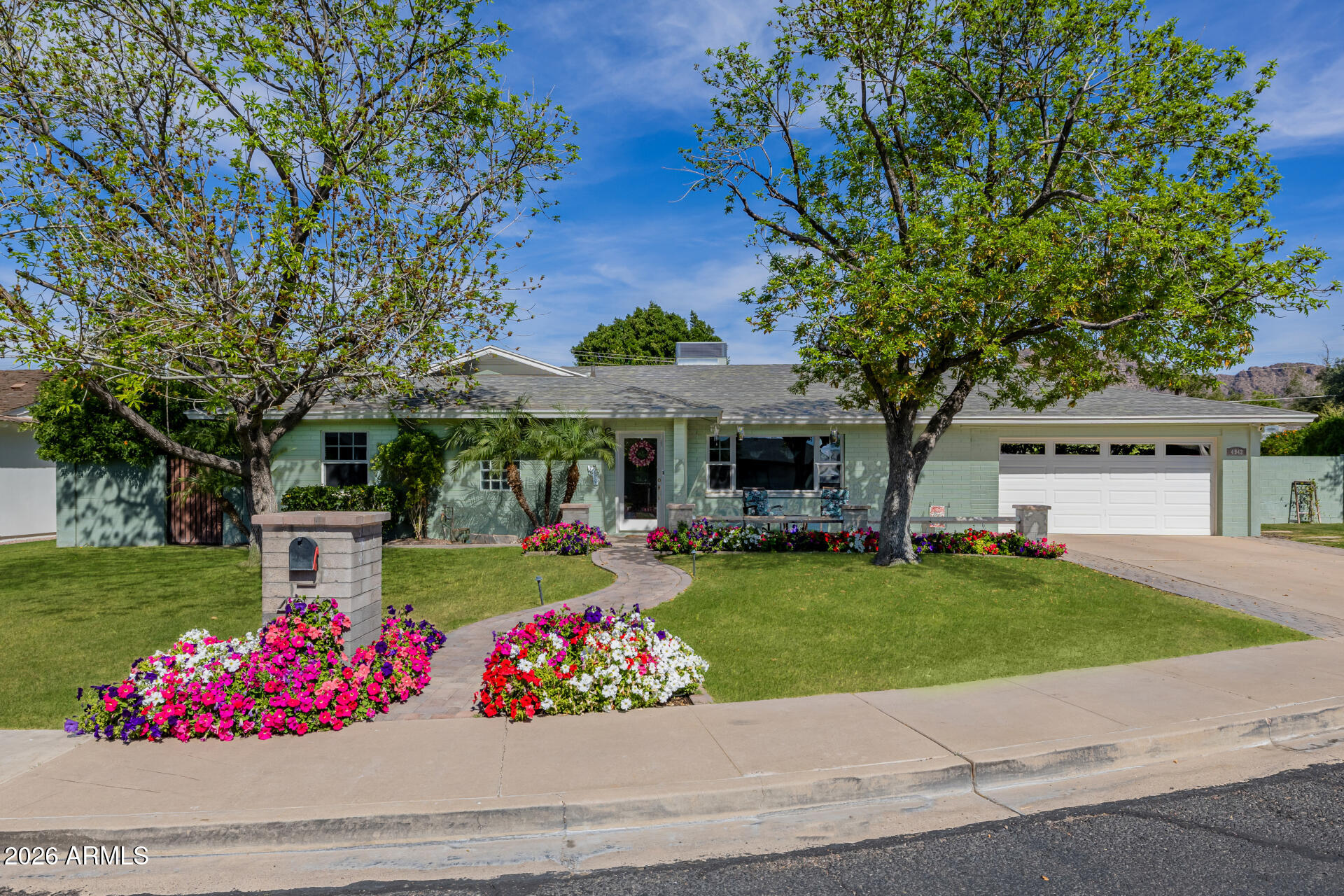 4942 E WHITTON Avenue