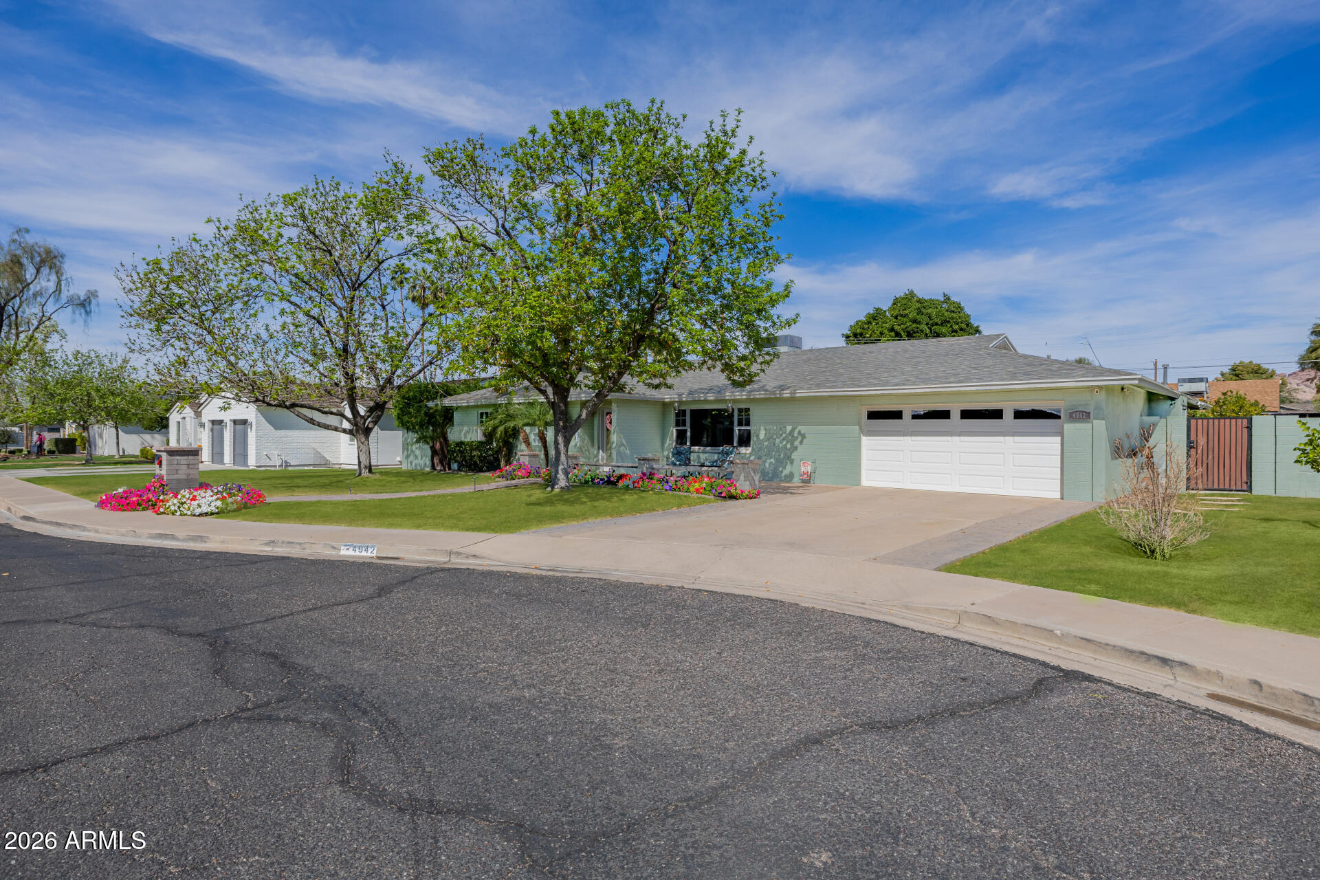 4942 E WHITTON Avenue