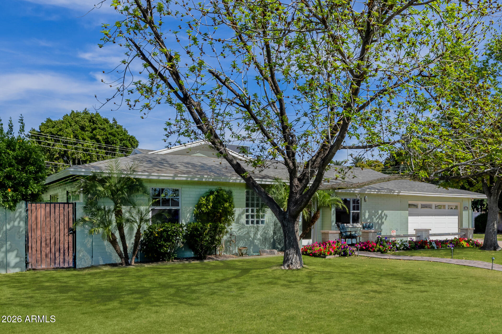 4942 E WHITTON Avenue