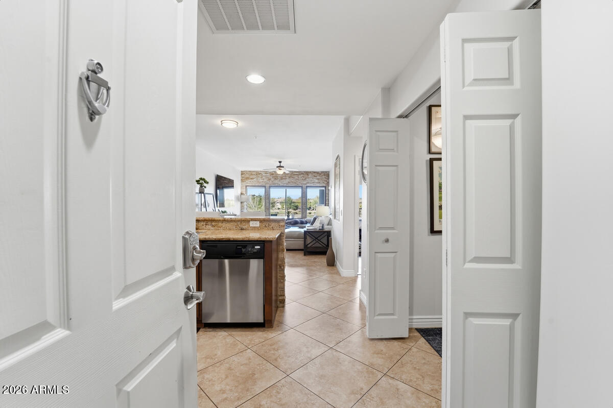 5350 E DEER VALLEY Drive 3255