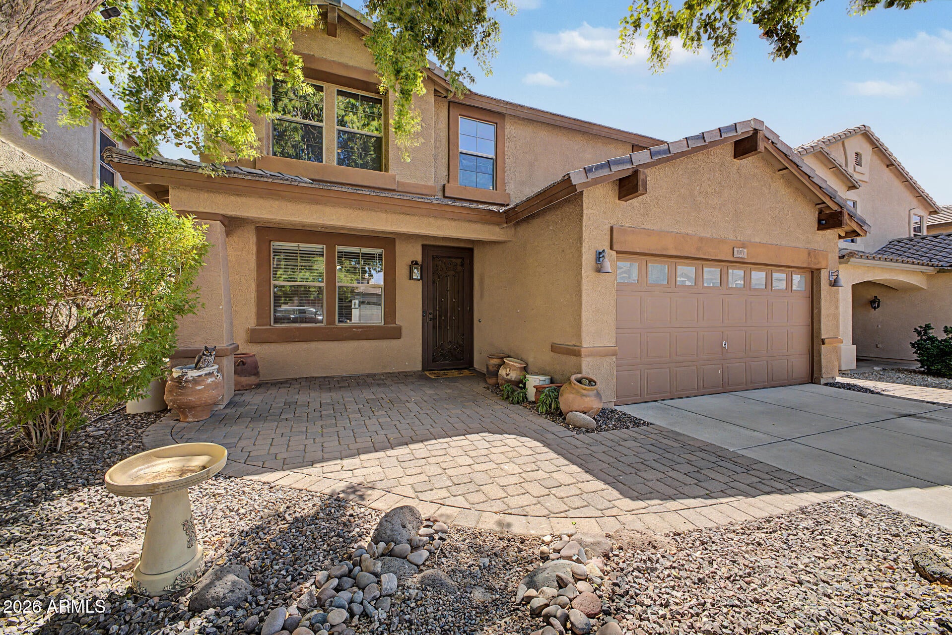 1917 E DALEY Lane