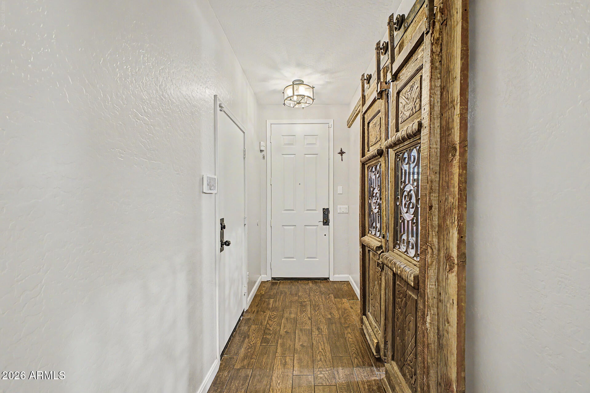 1917 E DALEY Lane