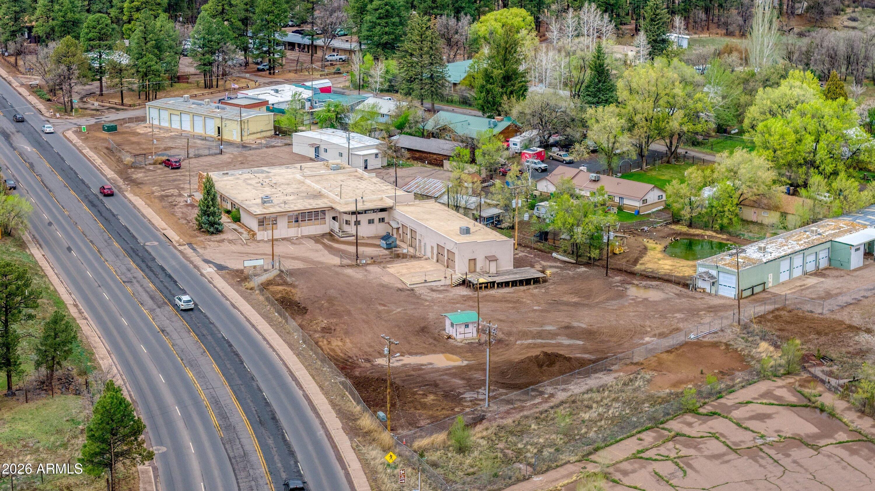 1878 W White Mountain Boulevard