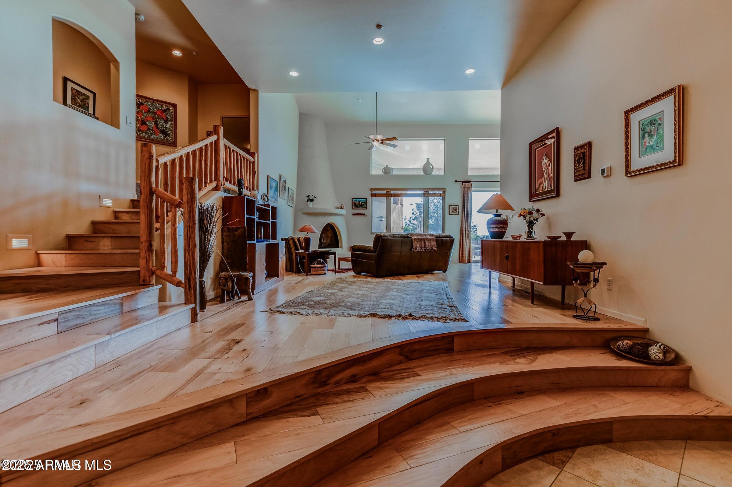 628 W LEE Boulevard