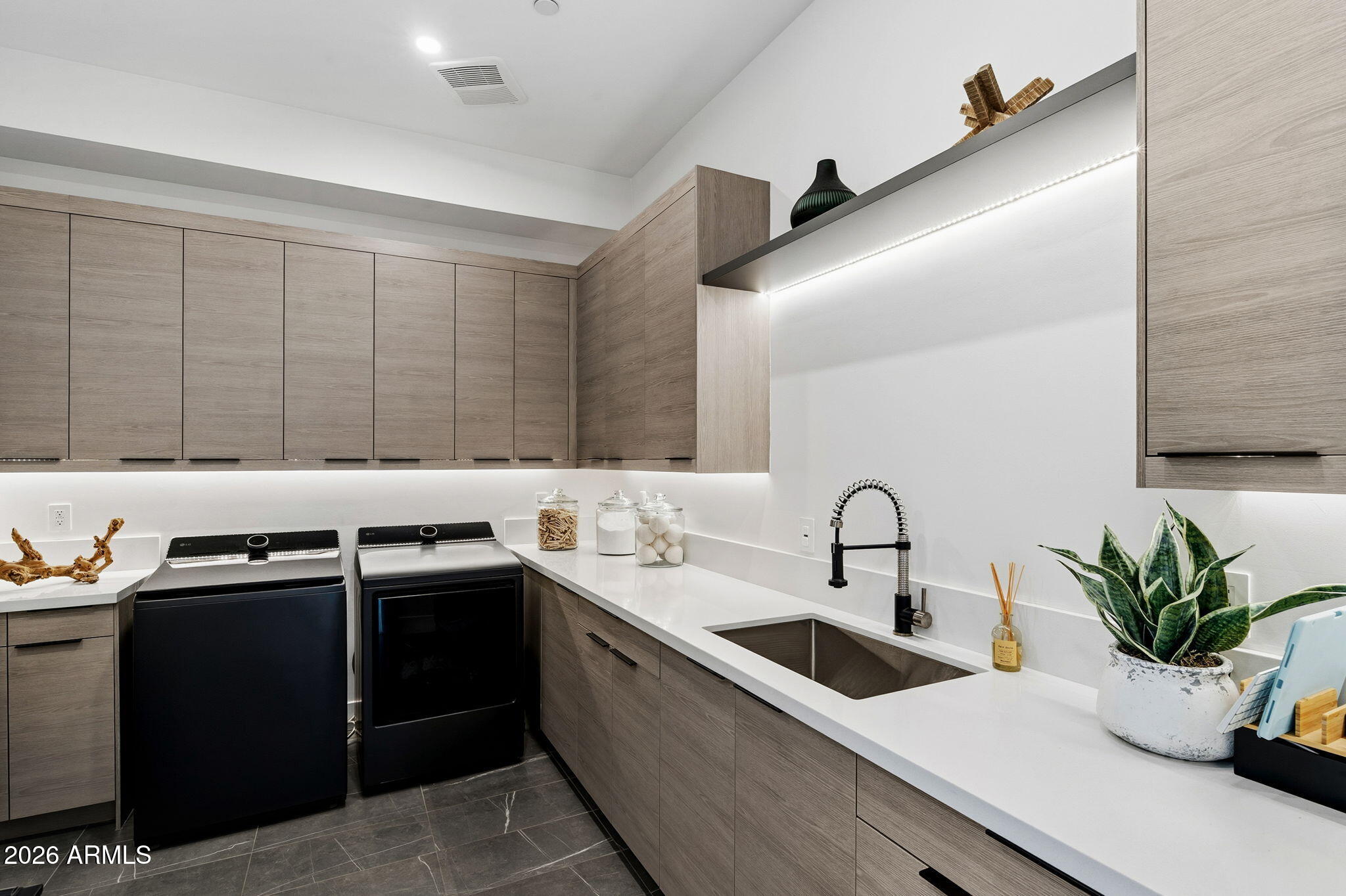 18TH STREET AND PALMAIRE AVENUE - Residential