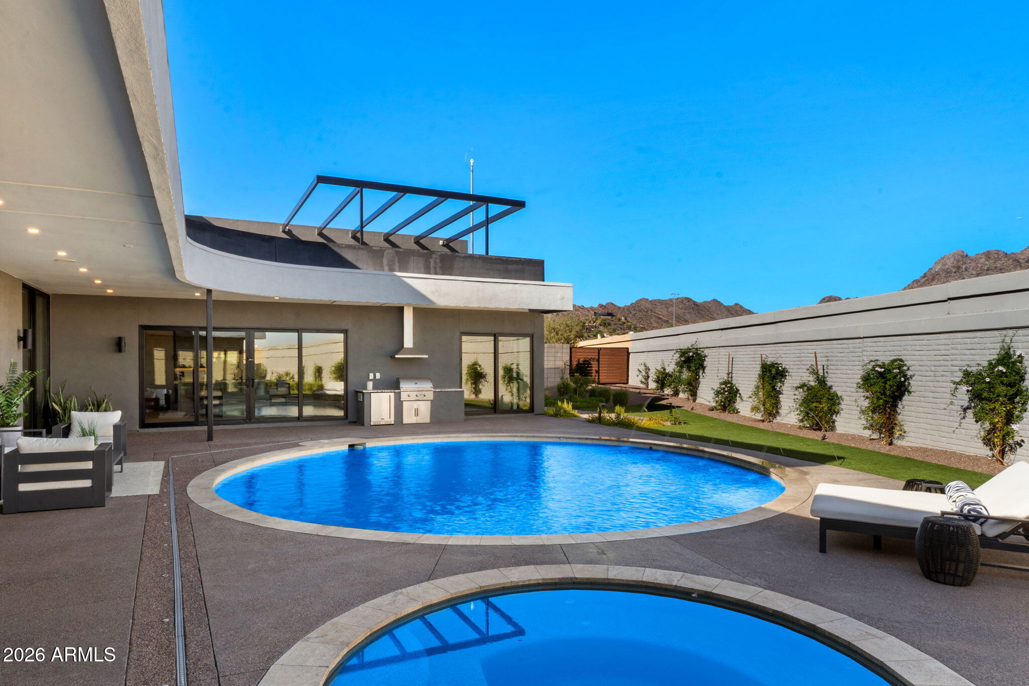 18TH STREET AND PALMAIRE AVENUE - Residential