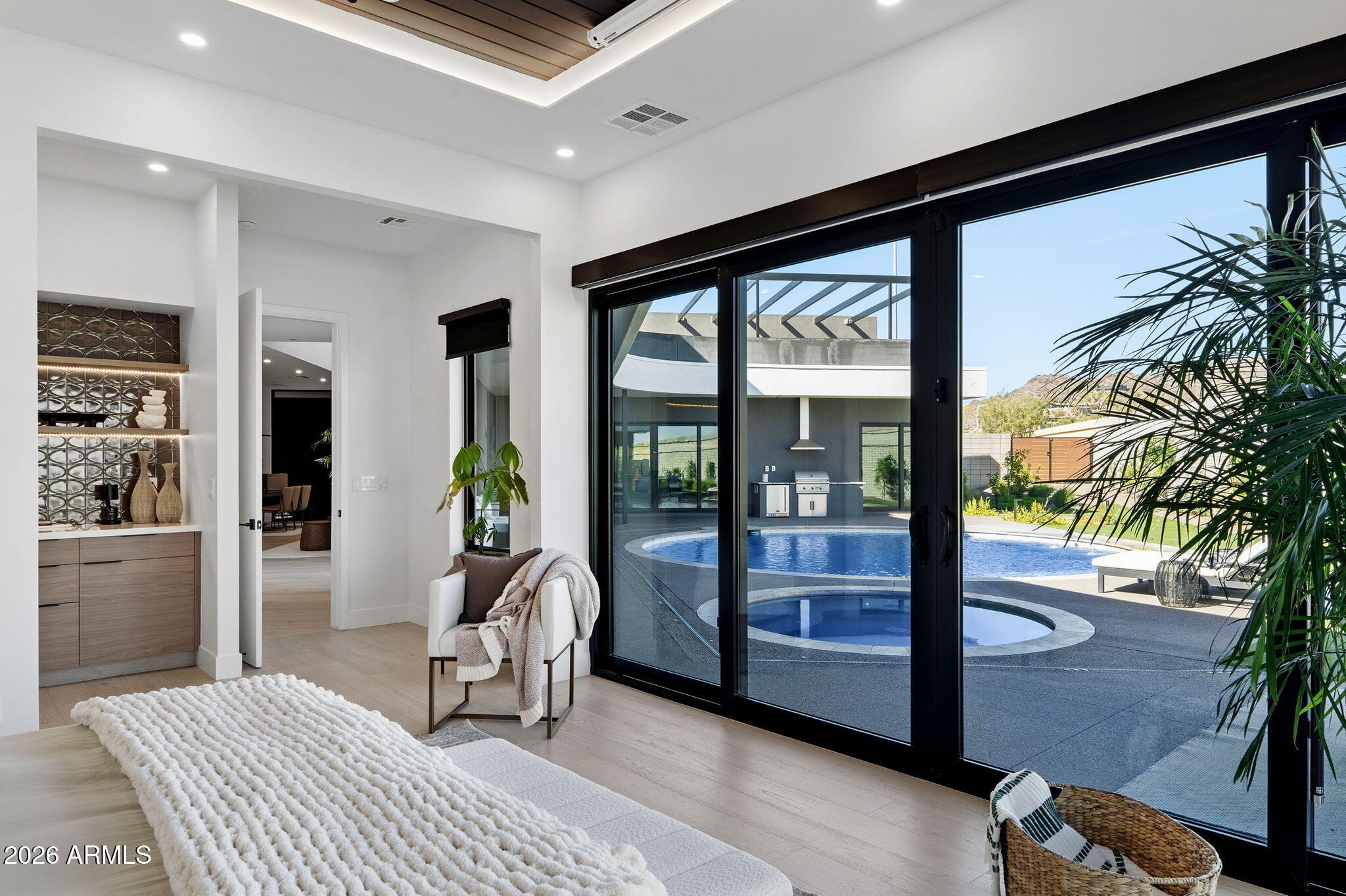 18TH STREET AND PALMAIRE AVENUE - Residential