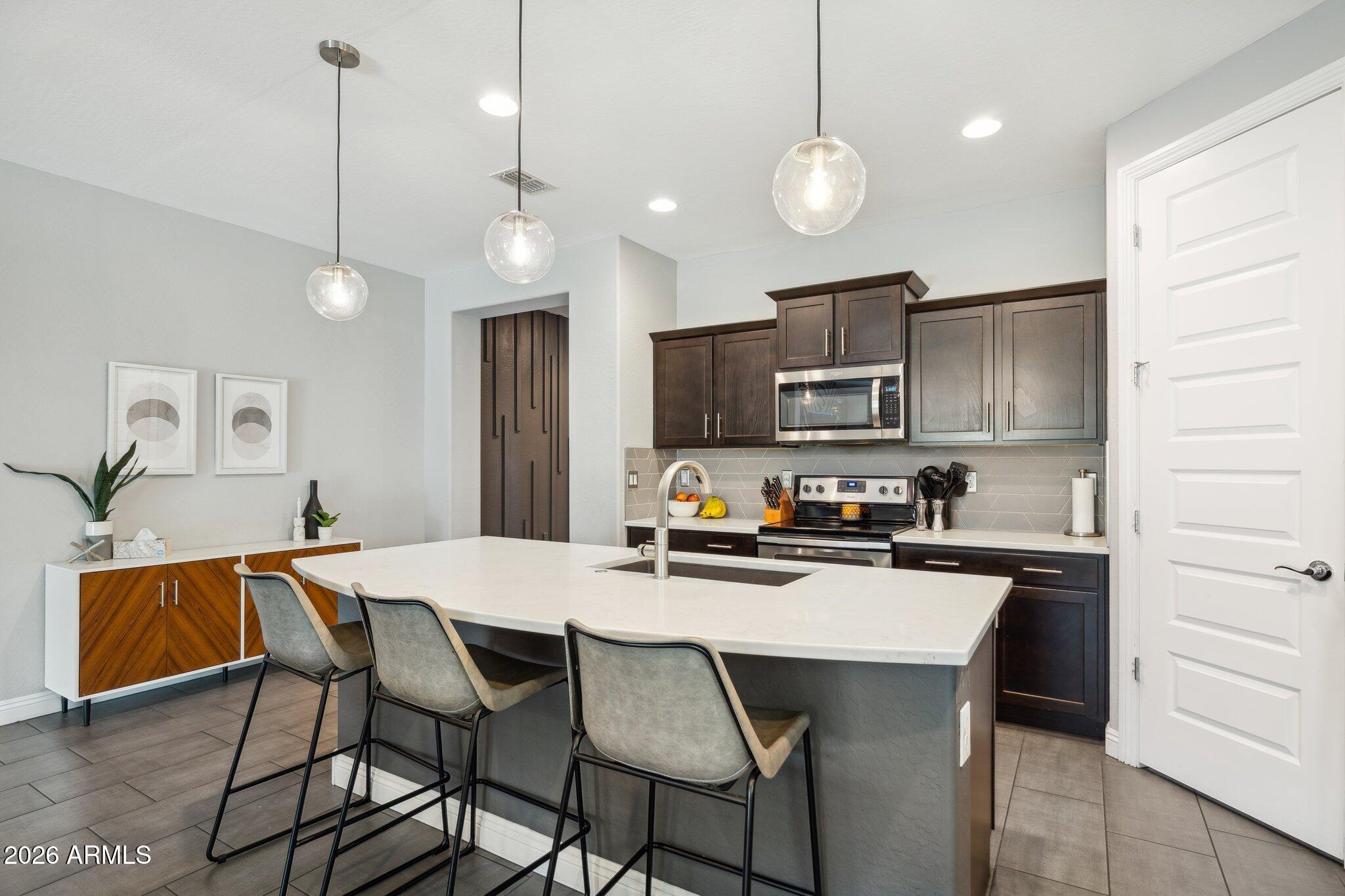 10915 E TRAVERTINE Avenue