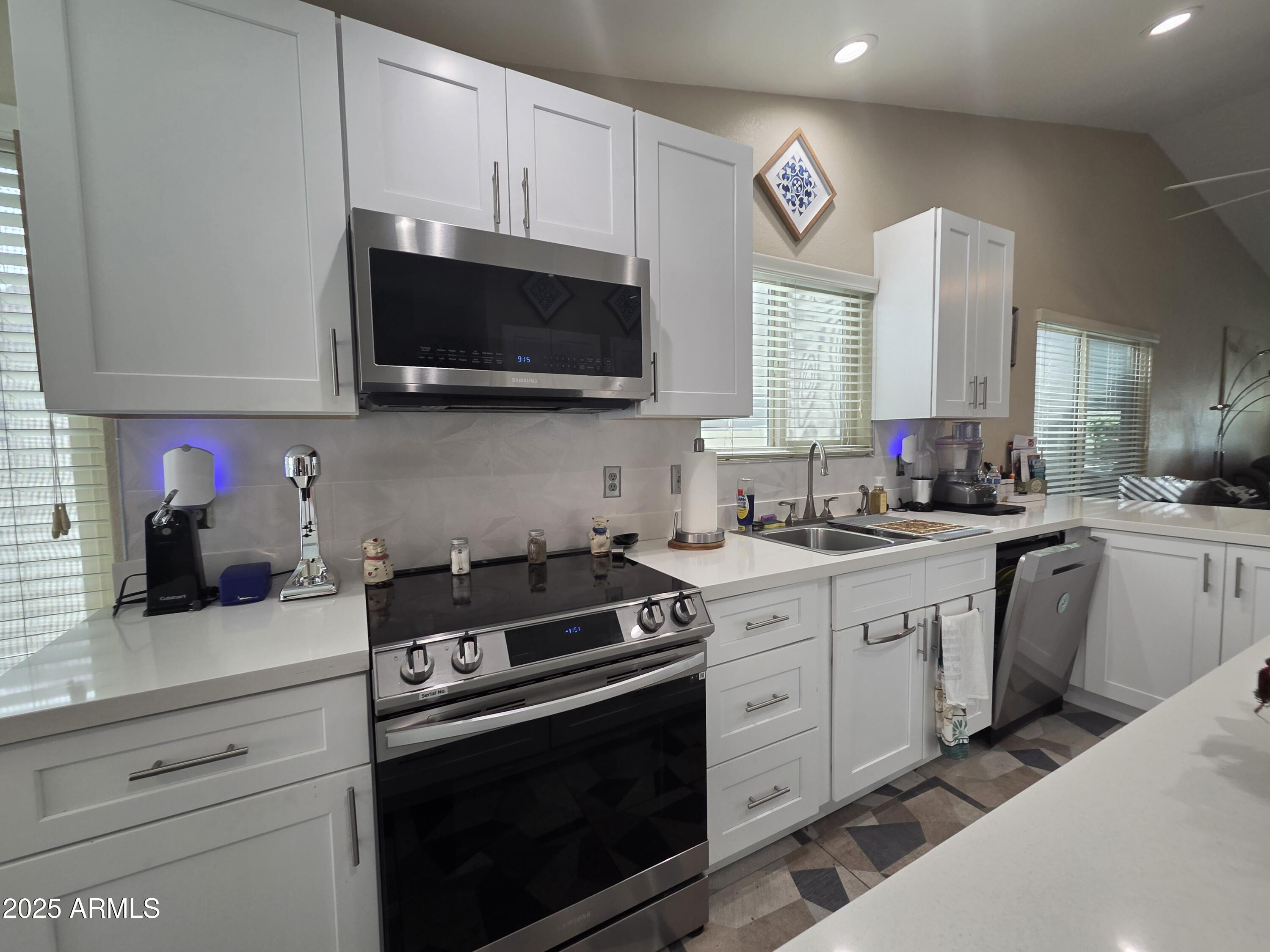 542 S HIGLEY Road 53