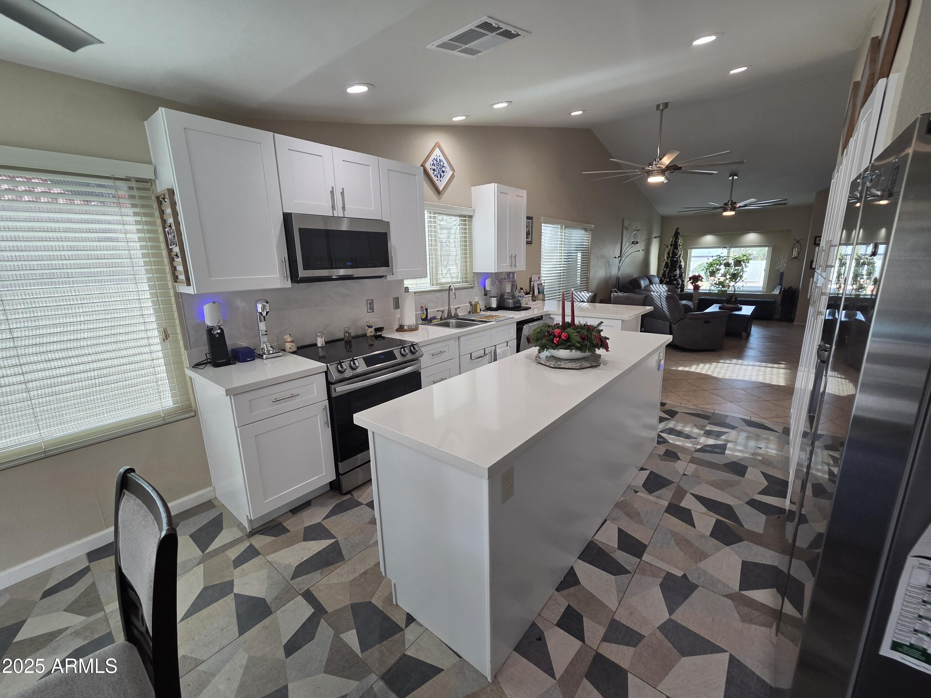 542 S HIGLEY Road 53