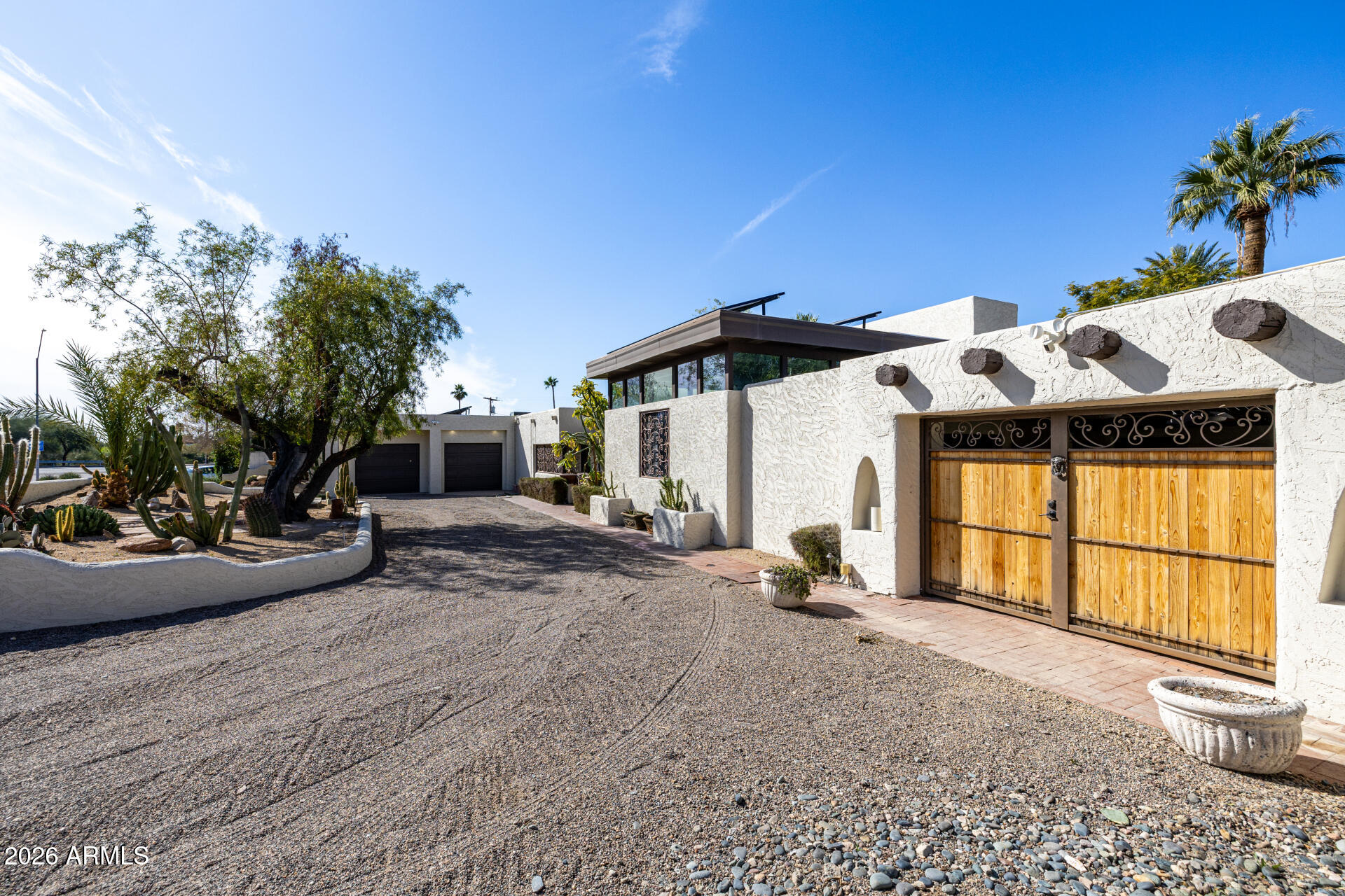 1522 E NORTHERN Avenue