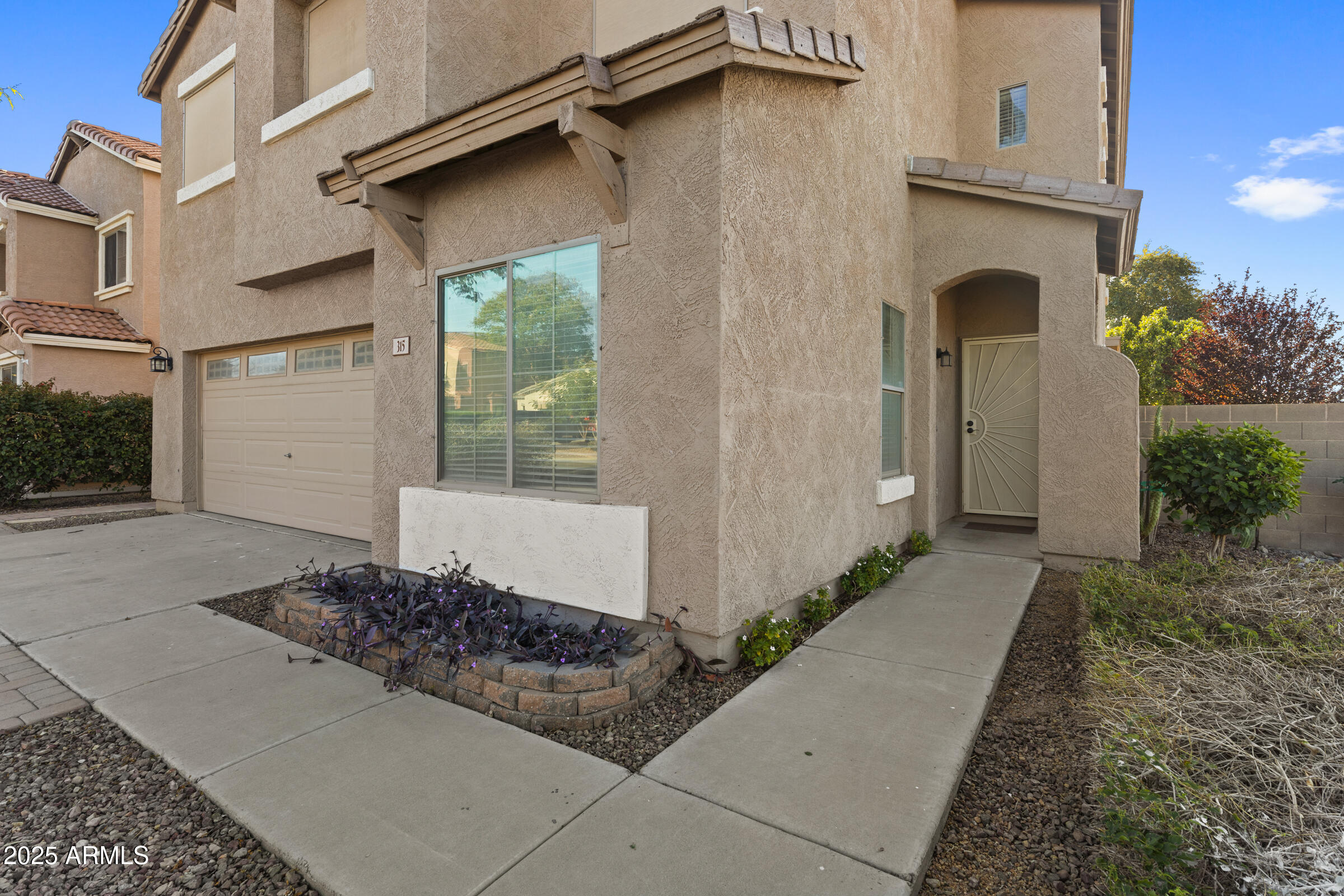 315 E CHRISTOPHER Street