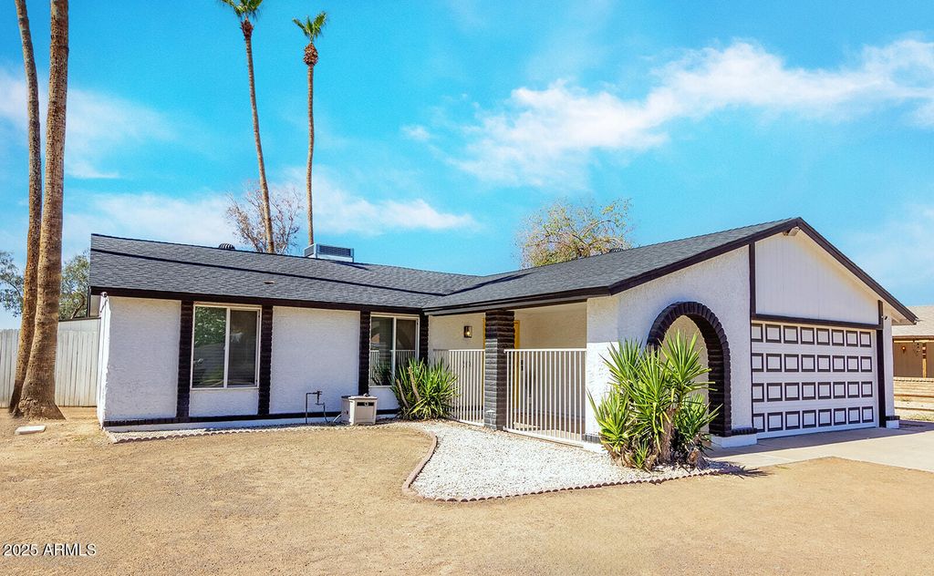 Photo of 2104 N Pennington Drive, Chandler, AZ 85224 (MLS # 6932167)