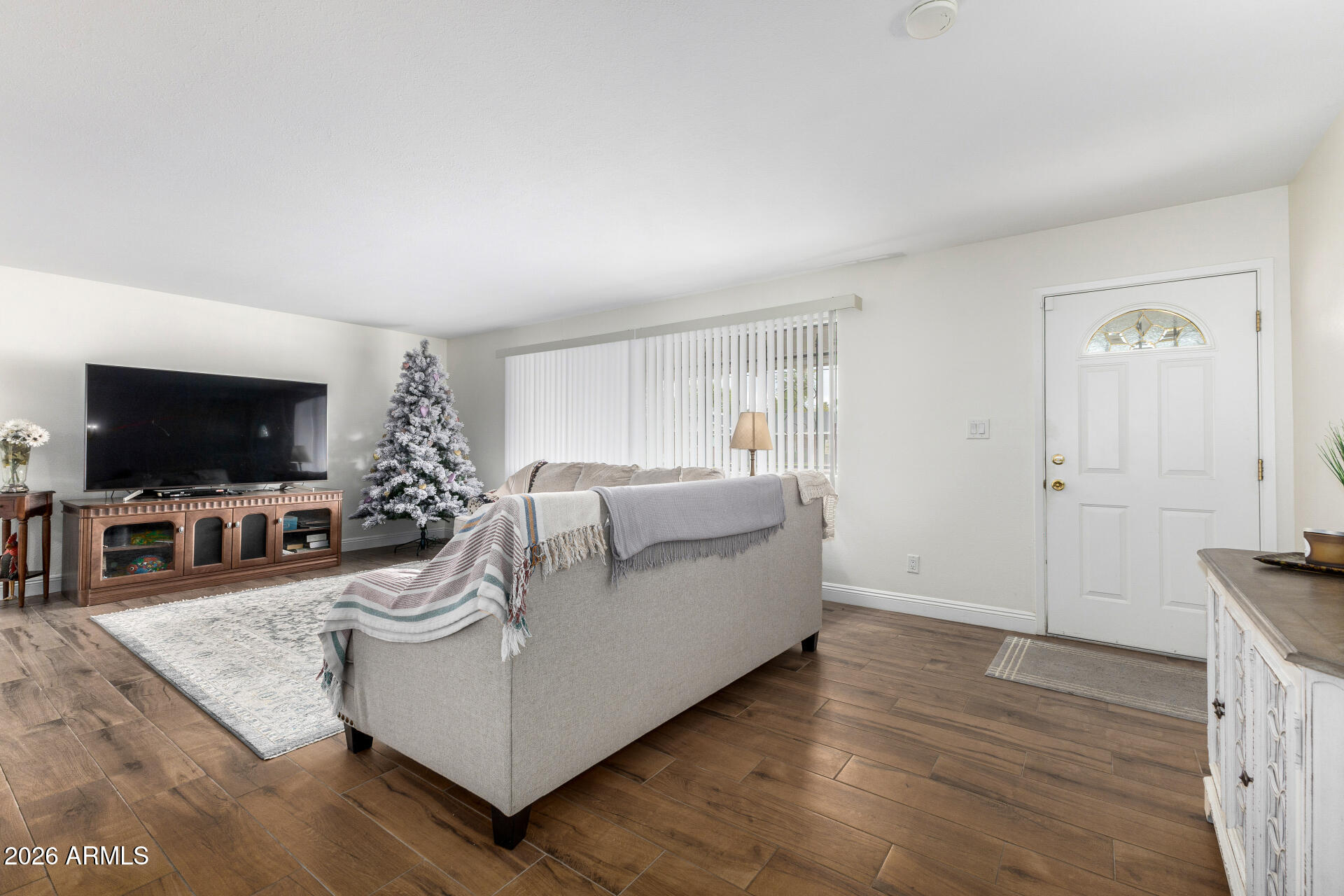 5624 W MORTEN Avenue