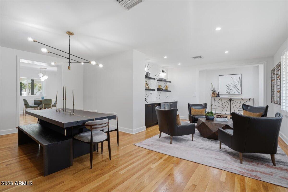216 E GLENN Drive