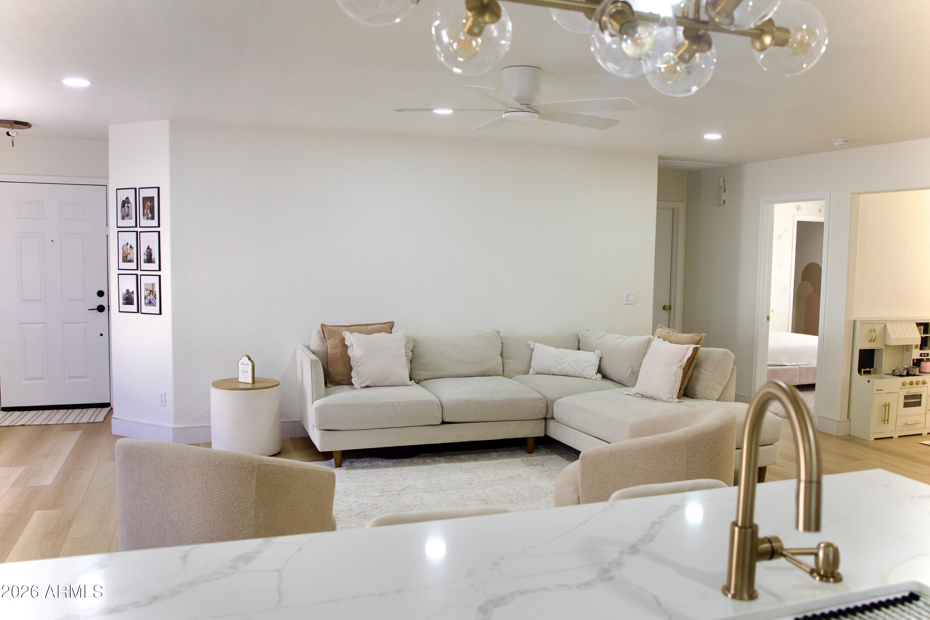 3114 W MARK Lane