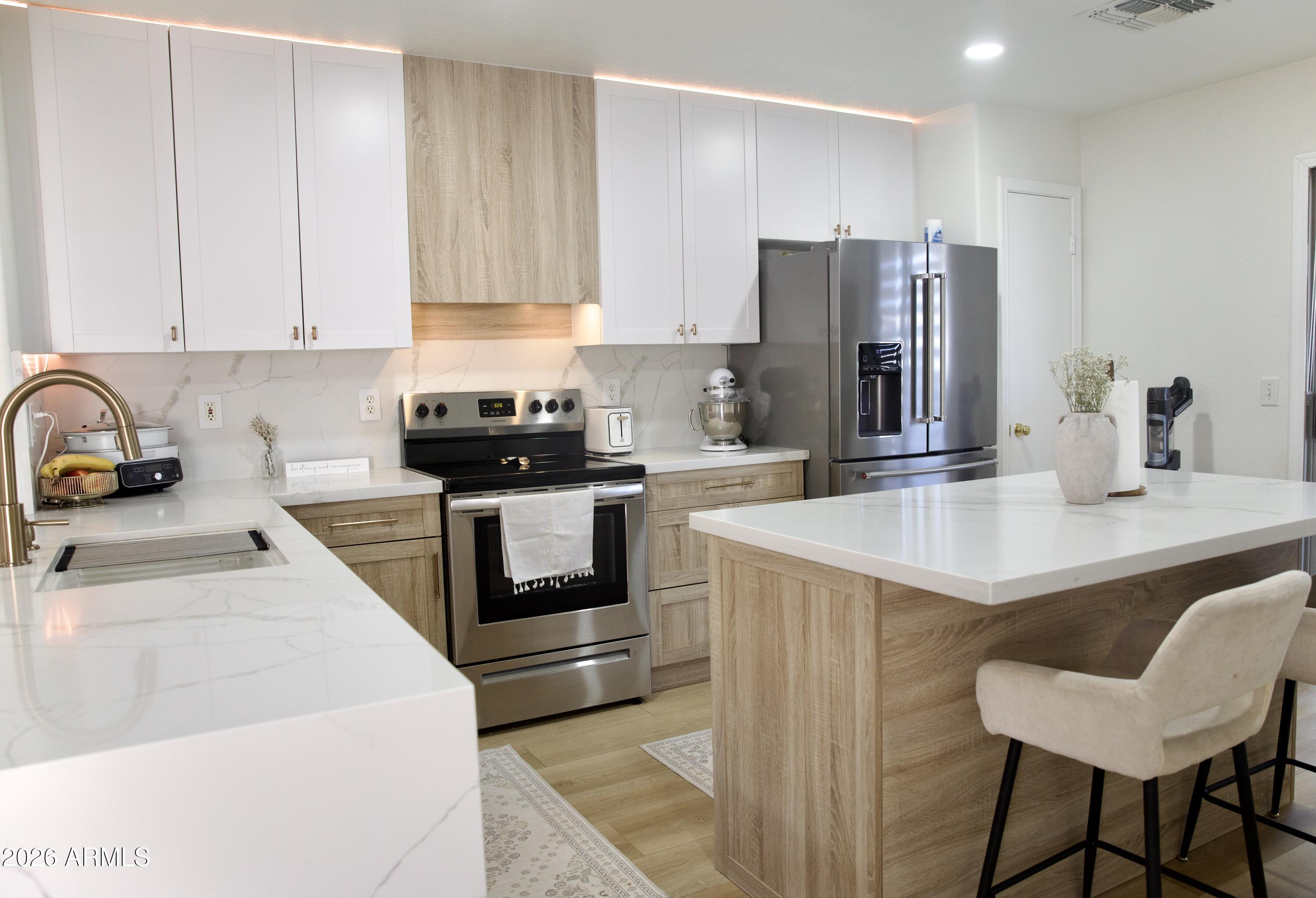 3114 W MARK Lane