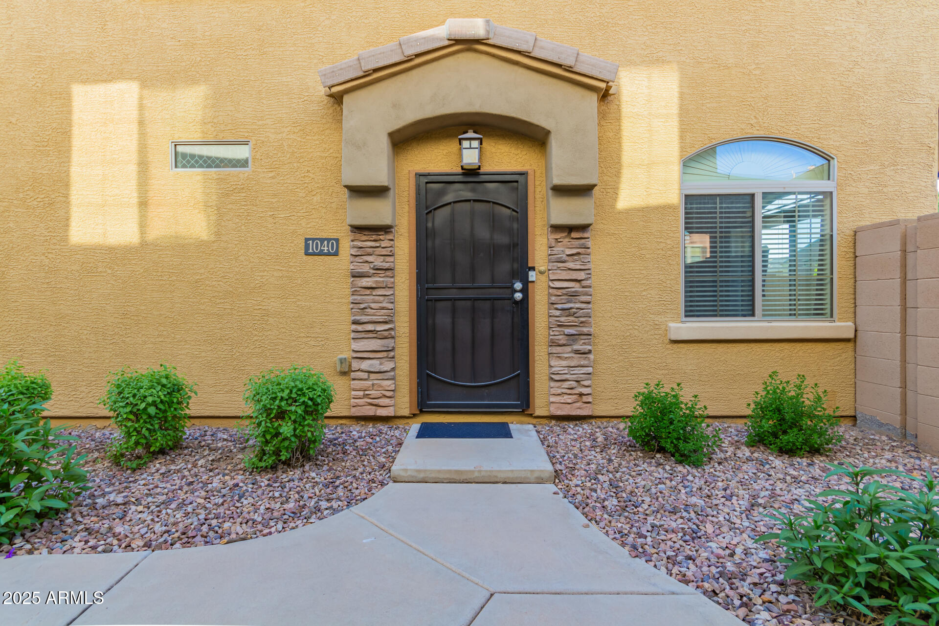 1350 S GREENFIELD Road 1040