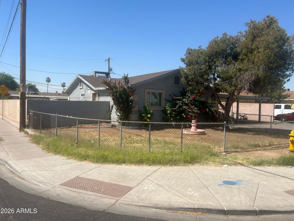 Photo of 5501 W Campbell Avenue, Phoenix, AZ 85031 (MLS # 7030126)