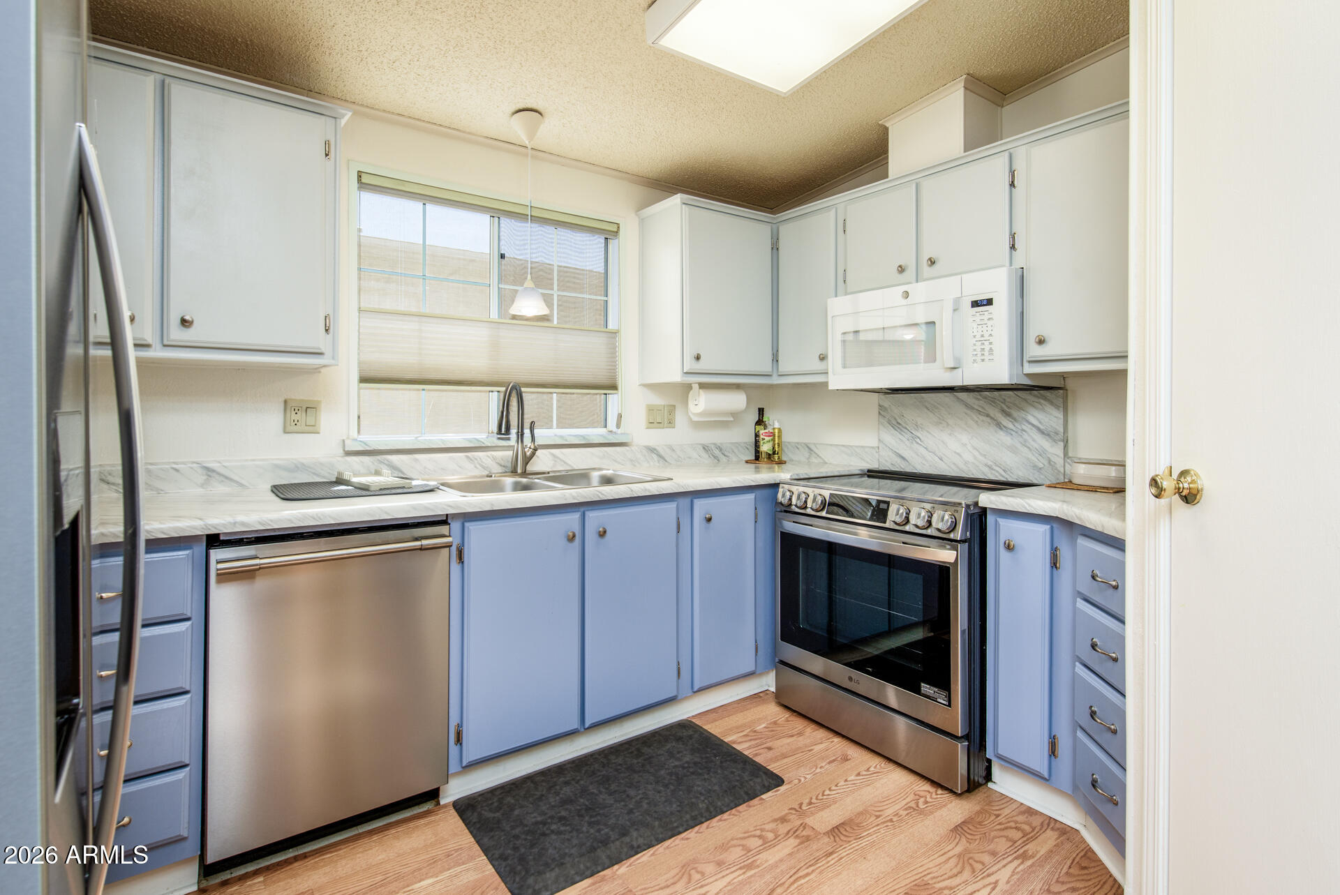 1776 E AUGUSTA Avenue