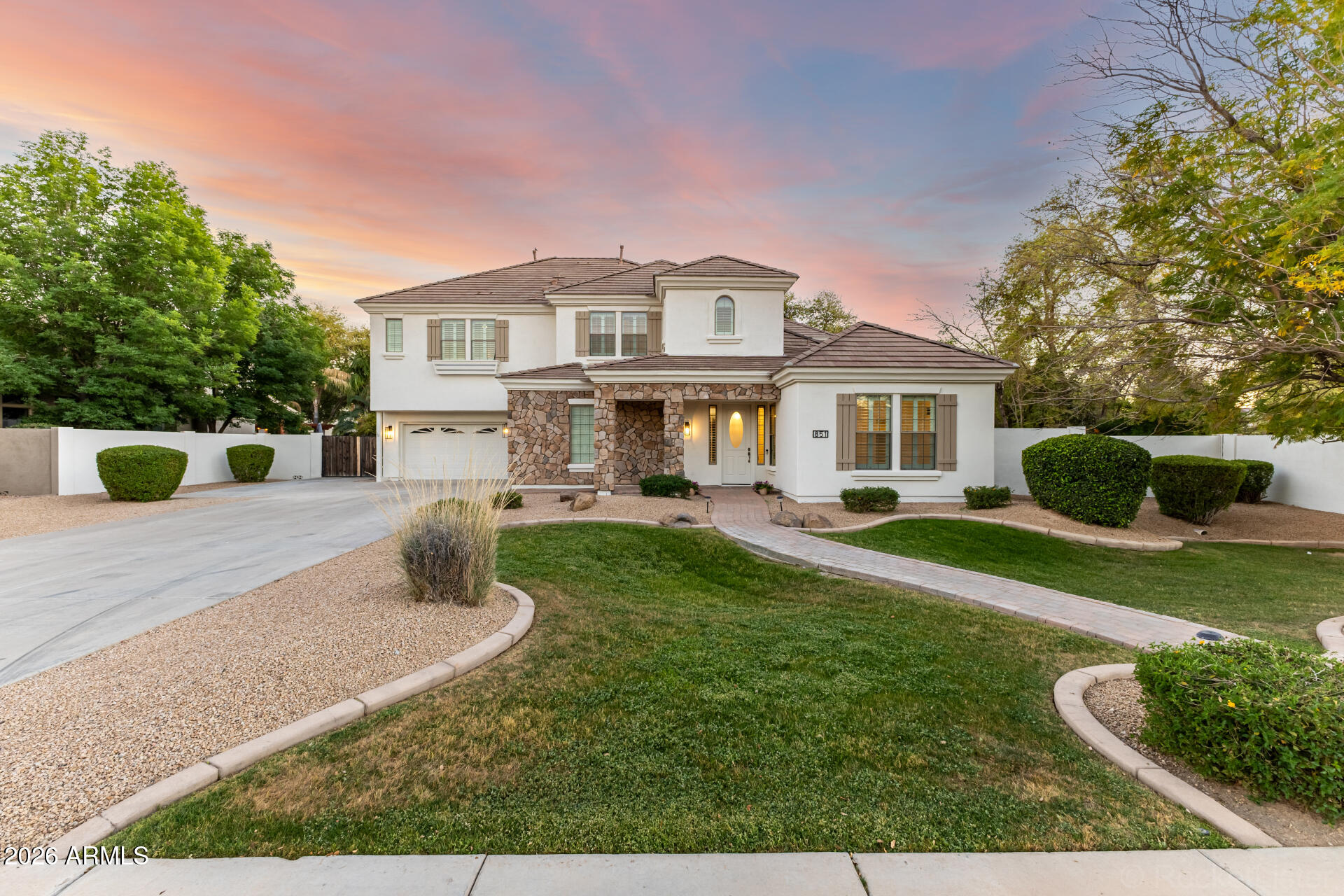 851 E DESERT INN Drive