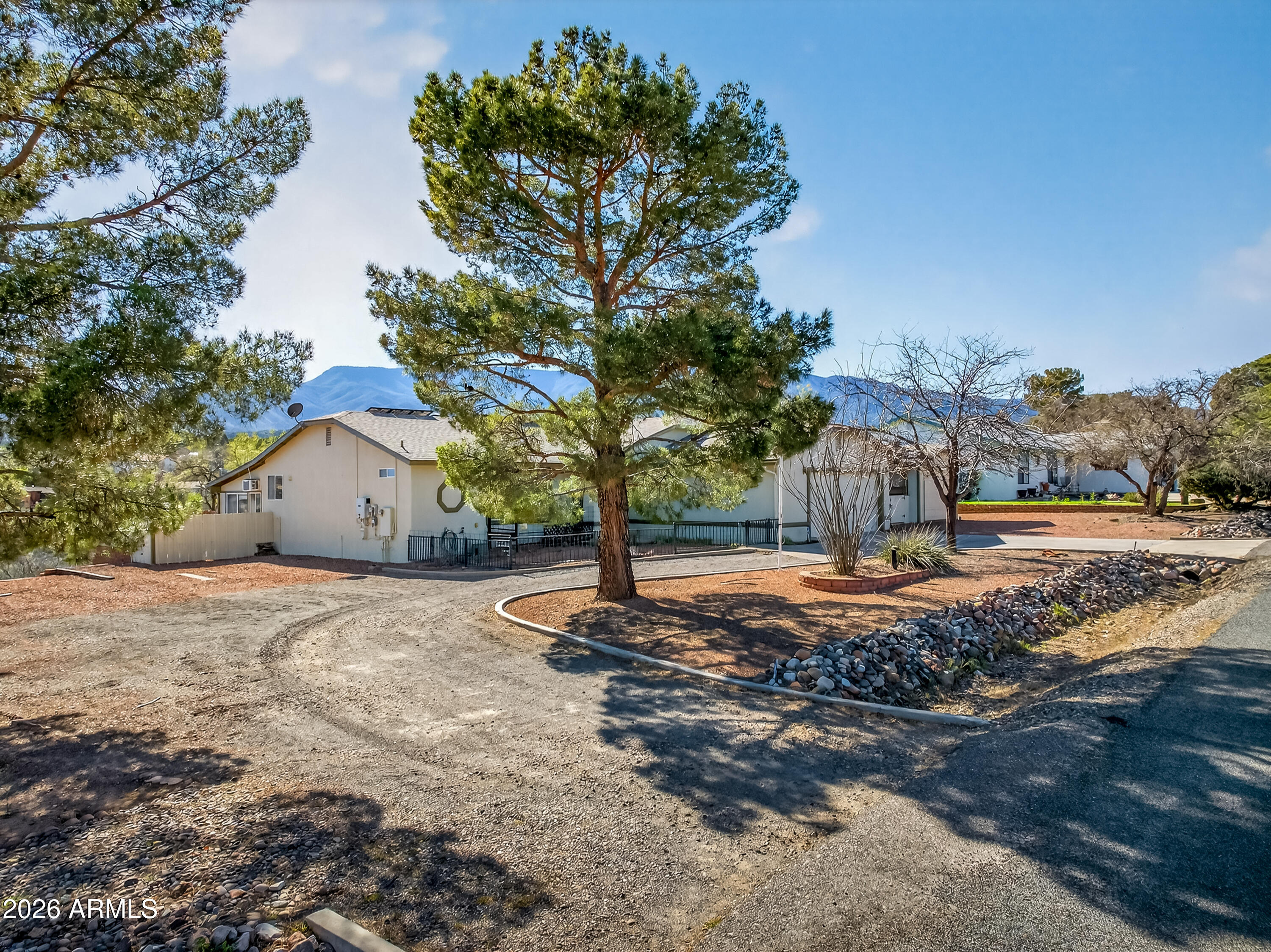 975 E BOW MAKER Trail