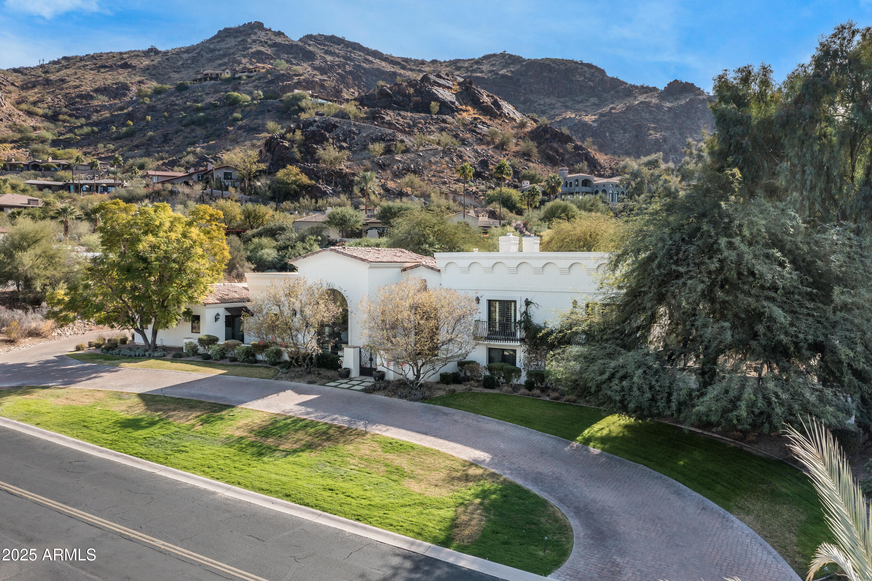 5301 E ROADRUNNER Road