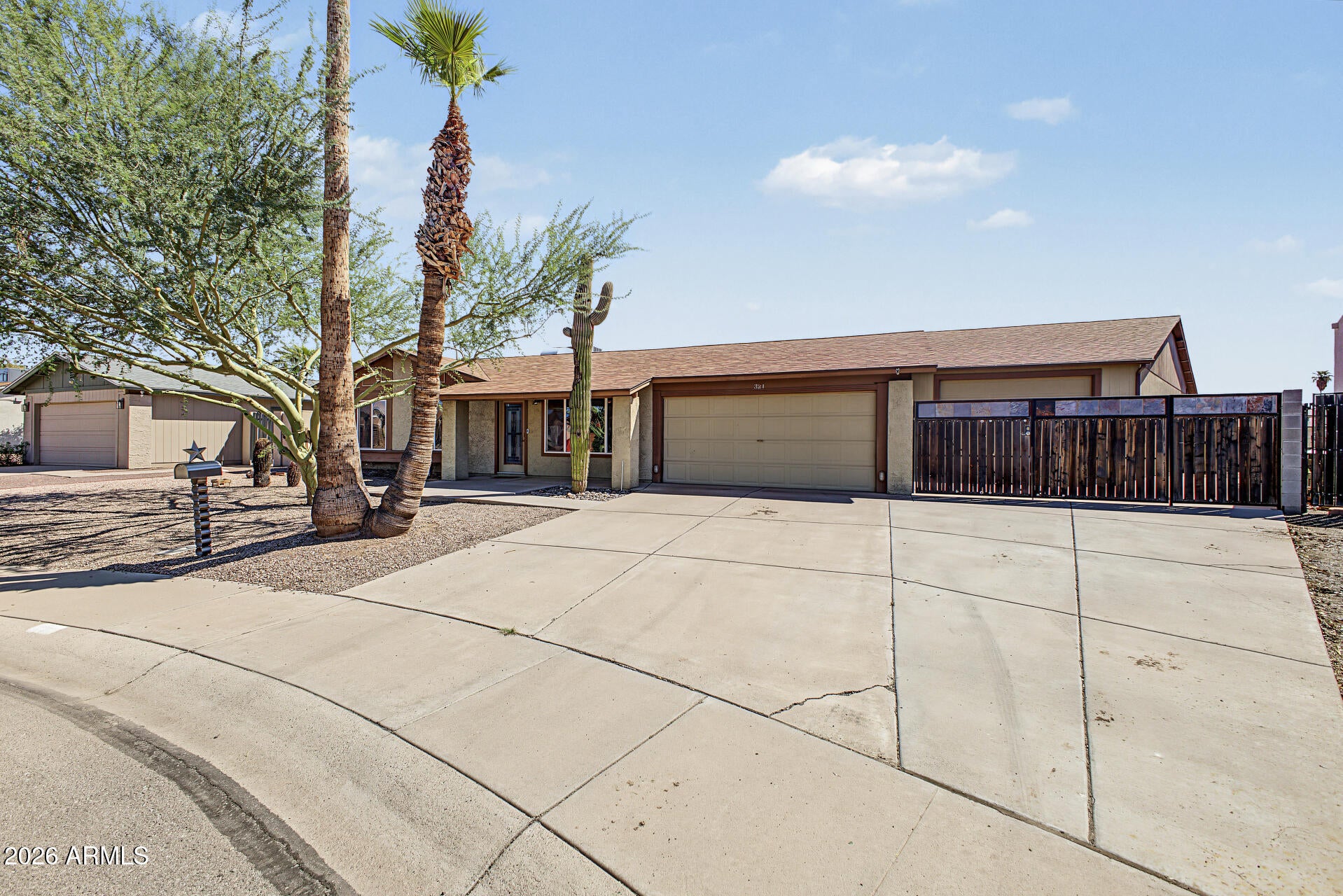 321 W MESQUITE Street