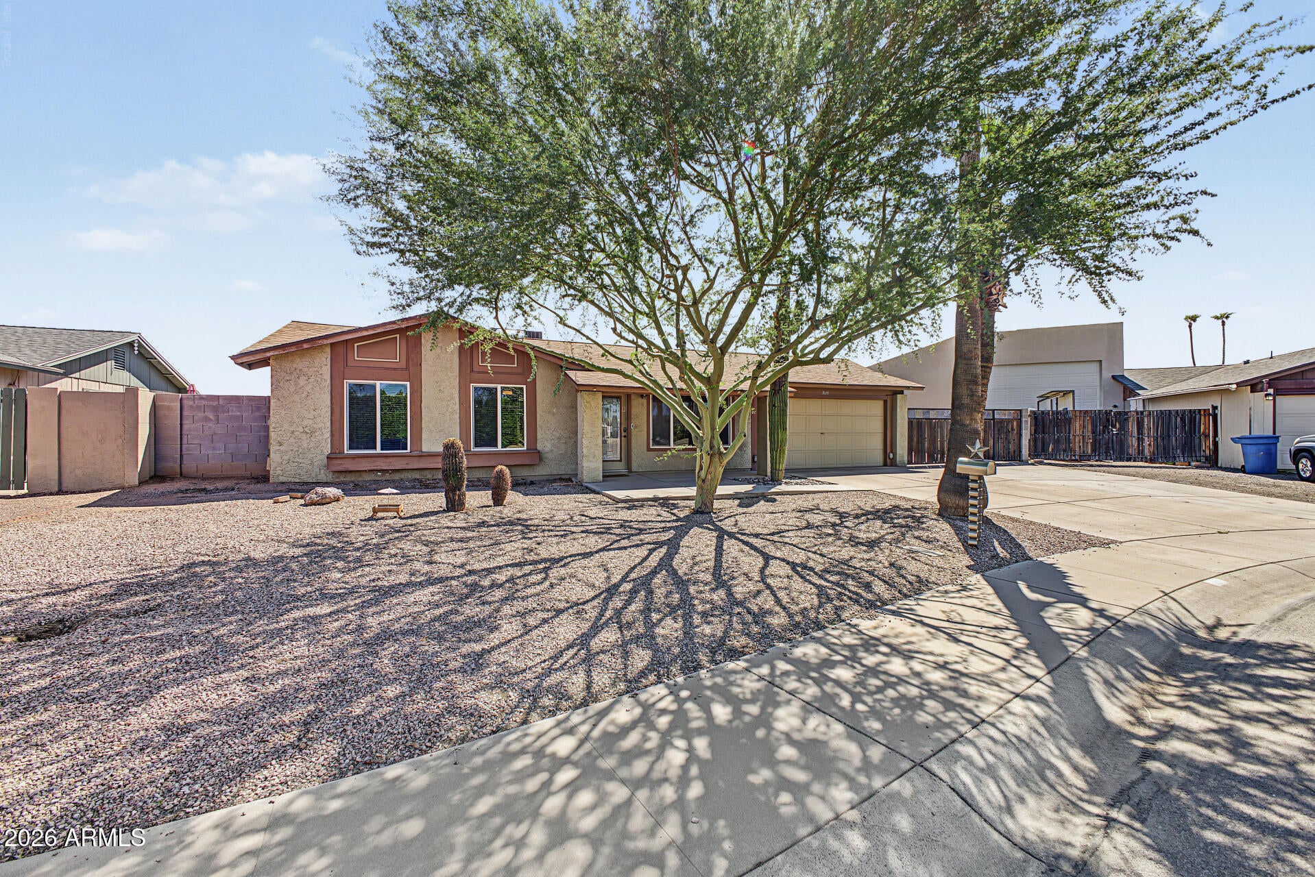 321 W MESQUITE Street