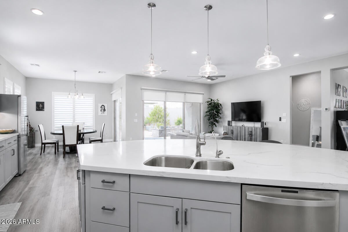 1540 E San Carlos Way