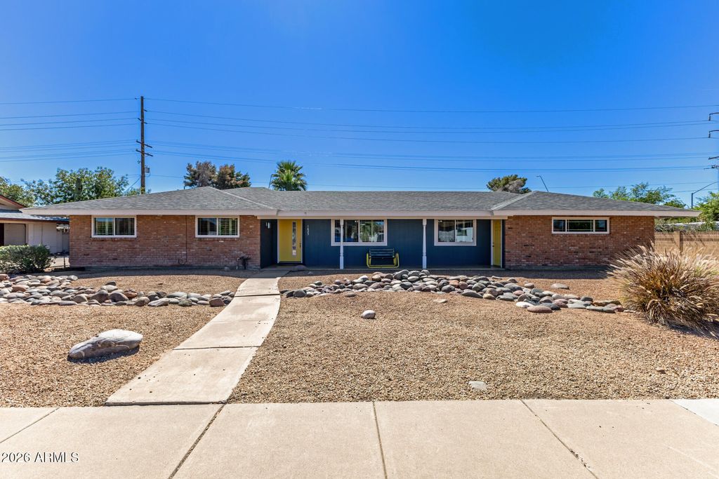 Photo of 1625 E Greenway Street, Mesa, AZ 85203 (MLS # 7000735)