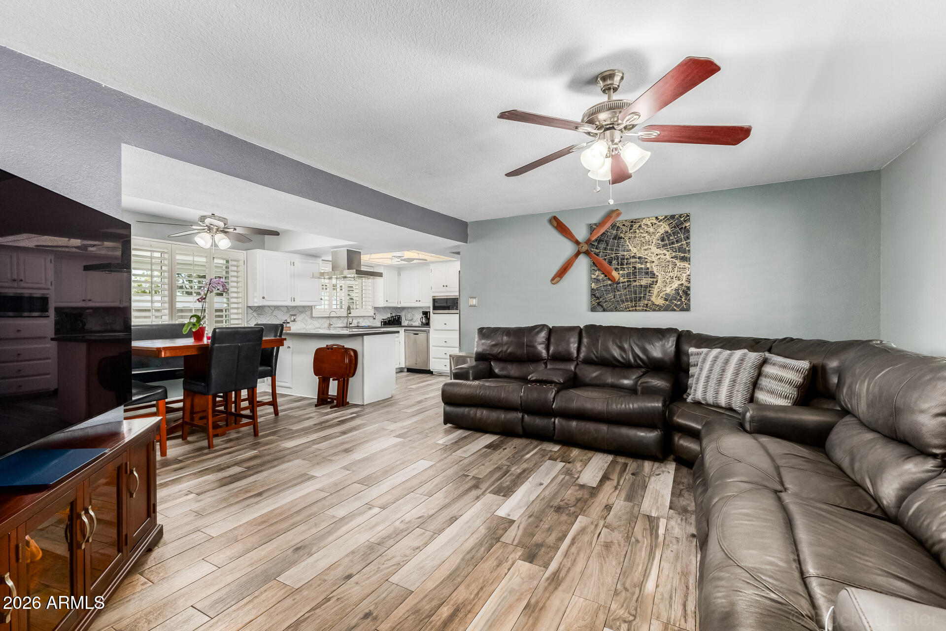 1625 E GREENWAY Street