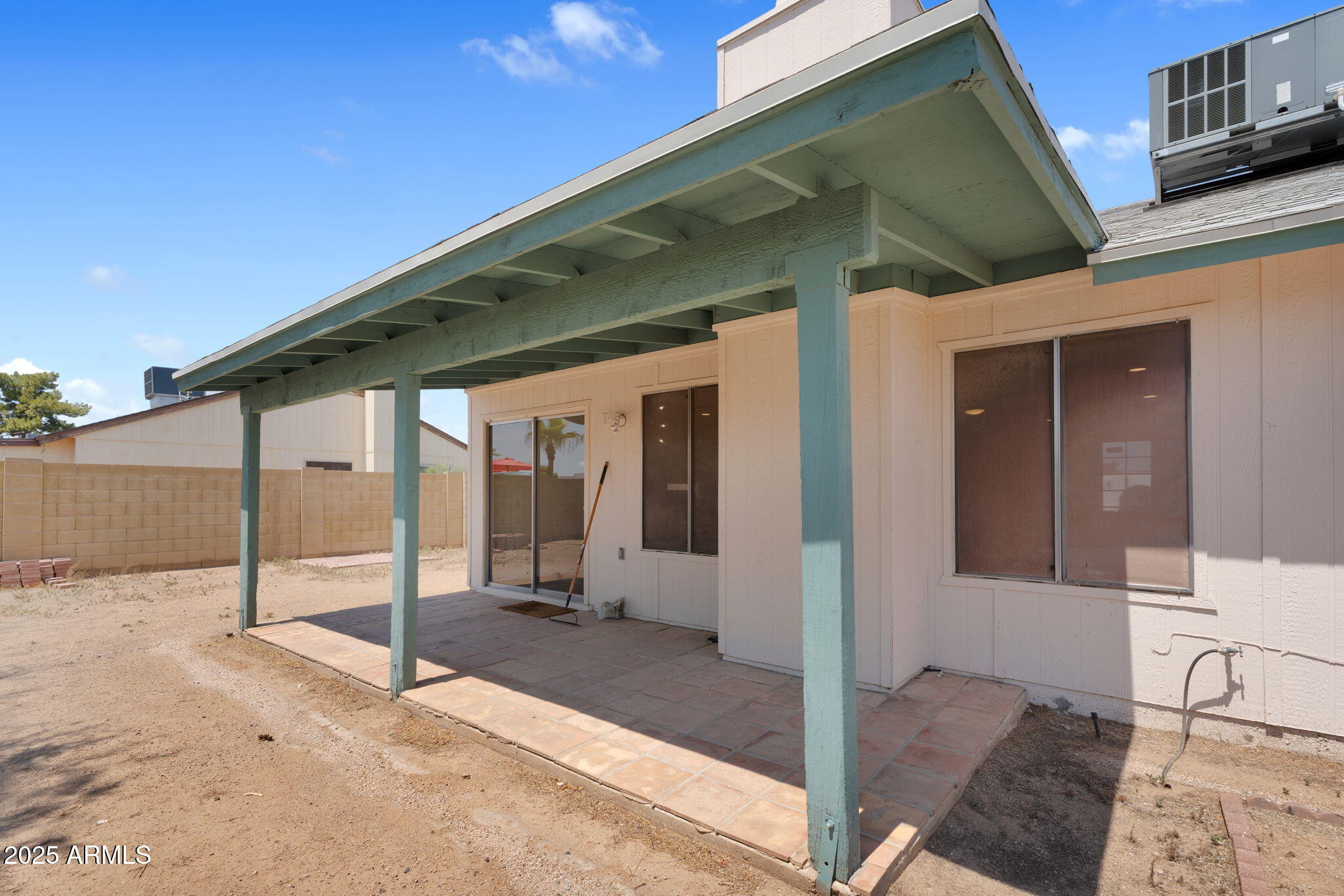 1639 E AIRE LIBRE Avenue