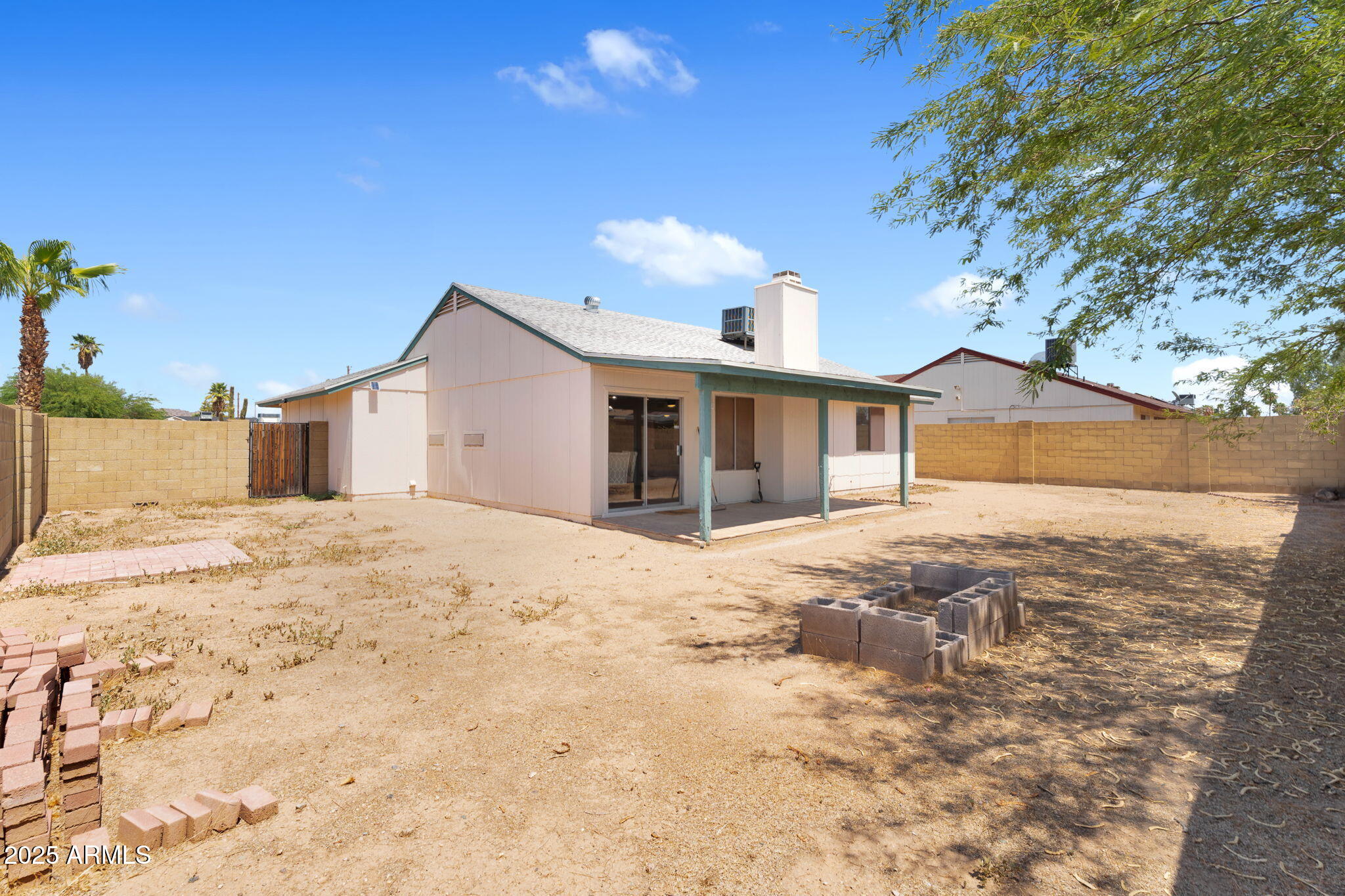 1639 E AIRE LIBRE Avenue