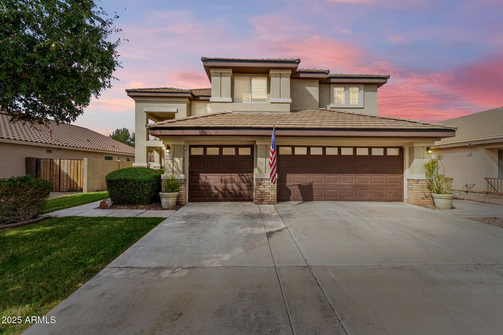Photo of 736 N Bridlegate Drive, Gilbert, AZ 85234 (MLS # 6927992)