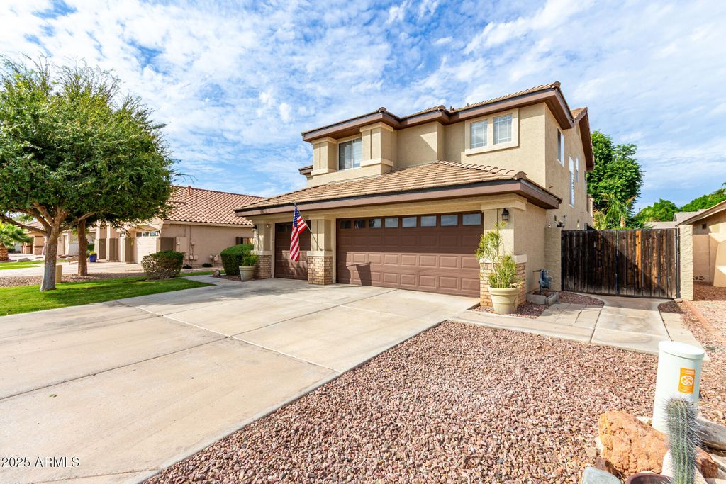 Photo of 736 N Bridlegate Drive, Gilbert, AZ 85234 (MLS # 6927992)
