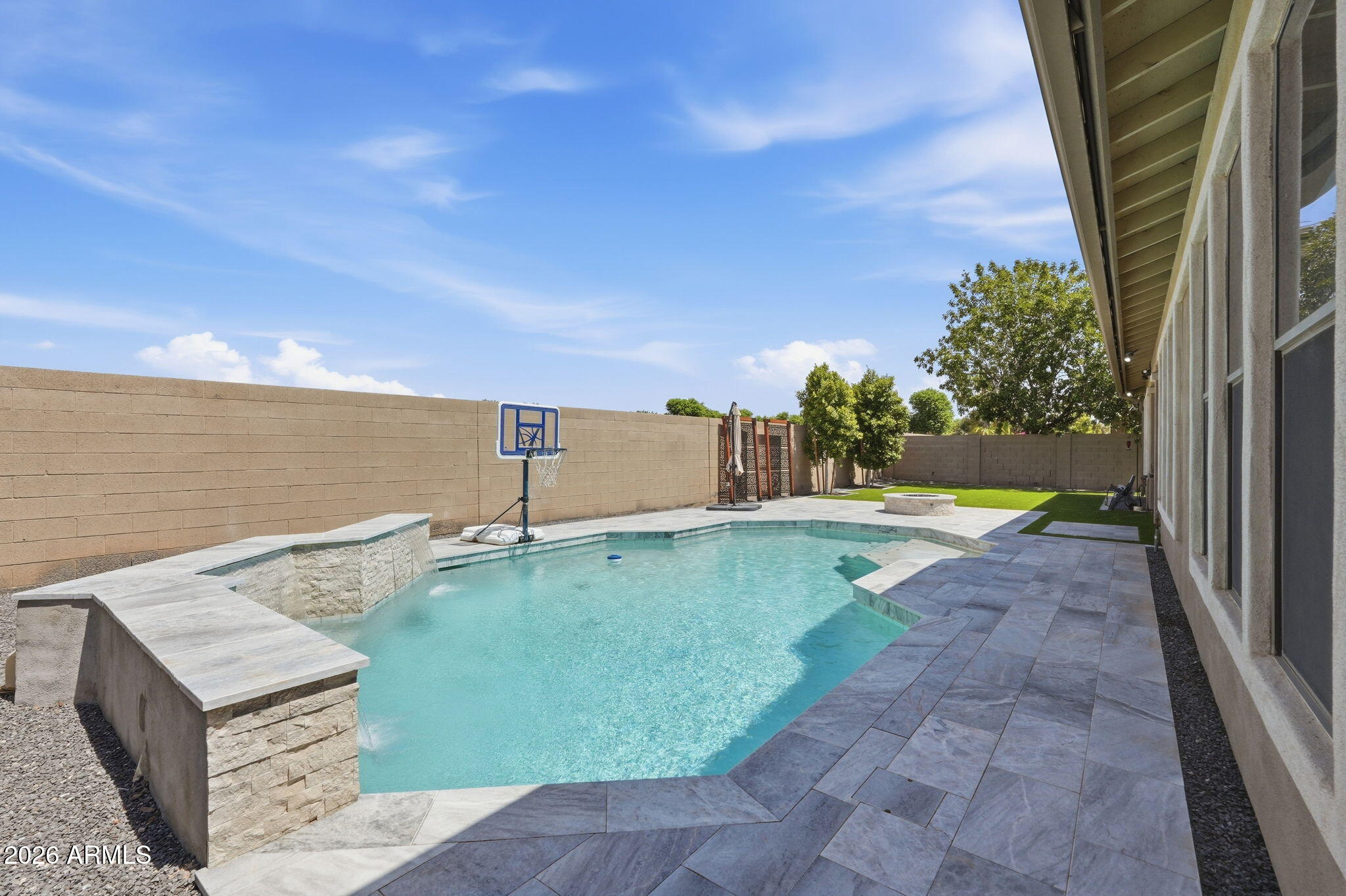 3158 E SIERRA MADRE Avenue