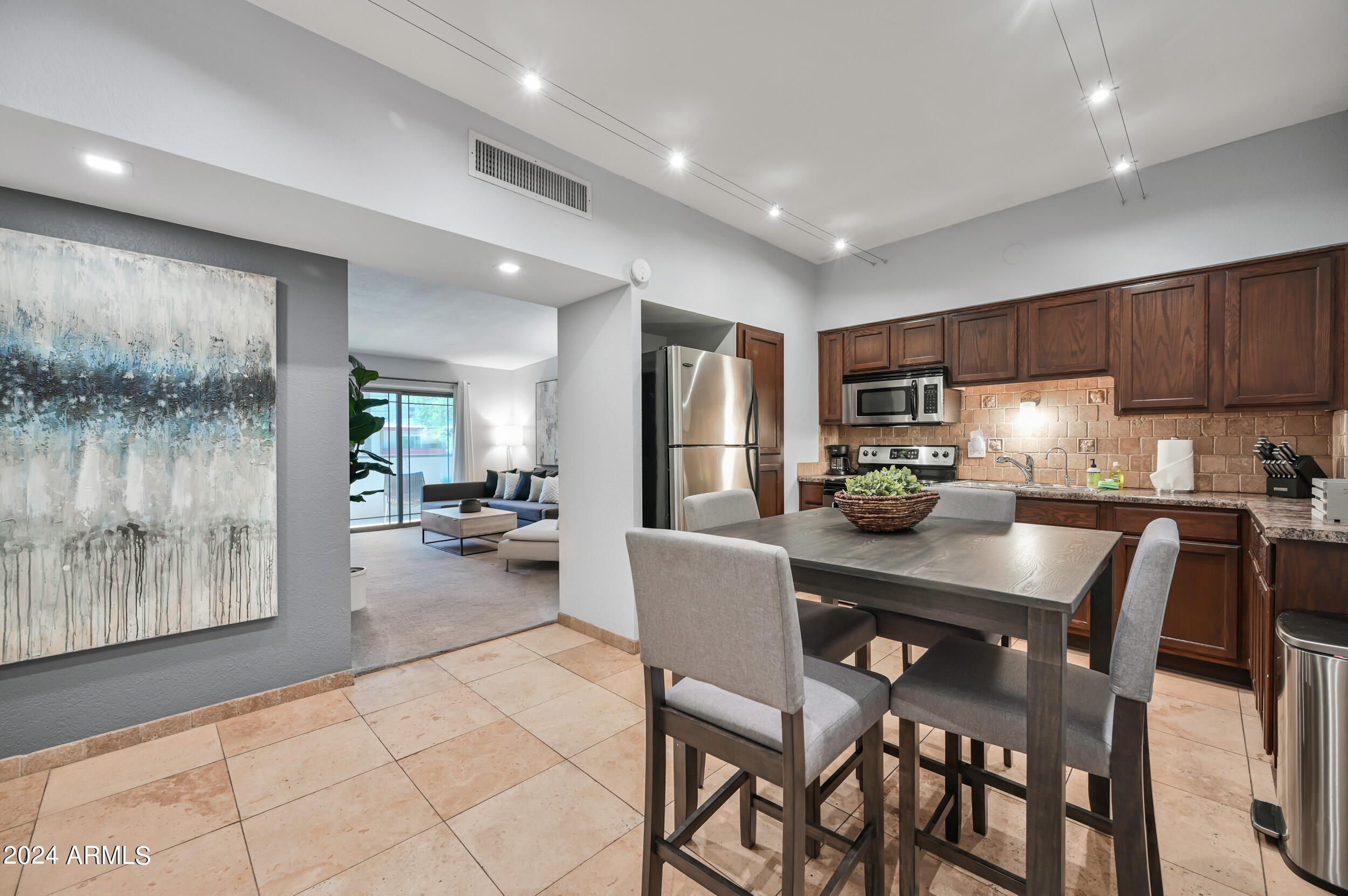 357 E THOMAS Road A208