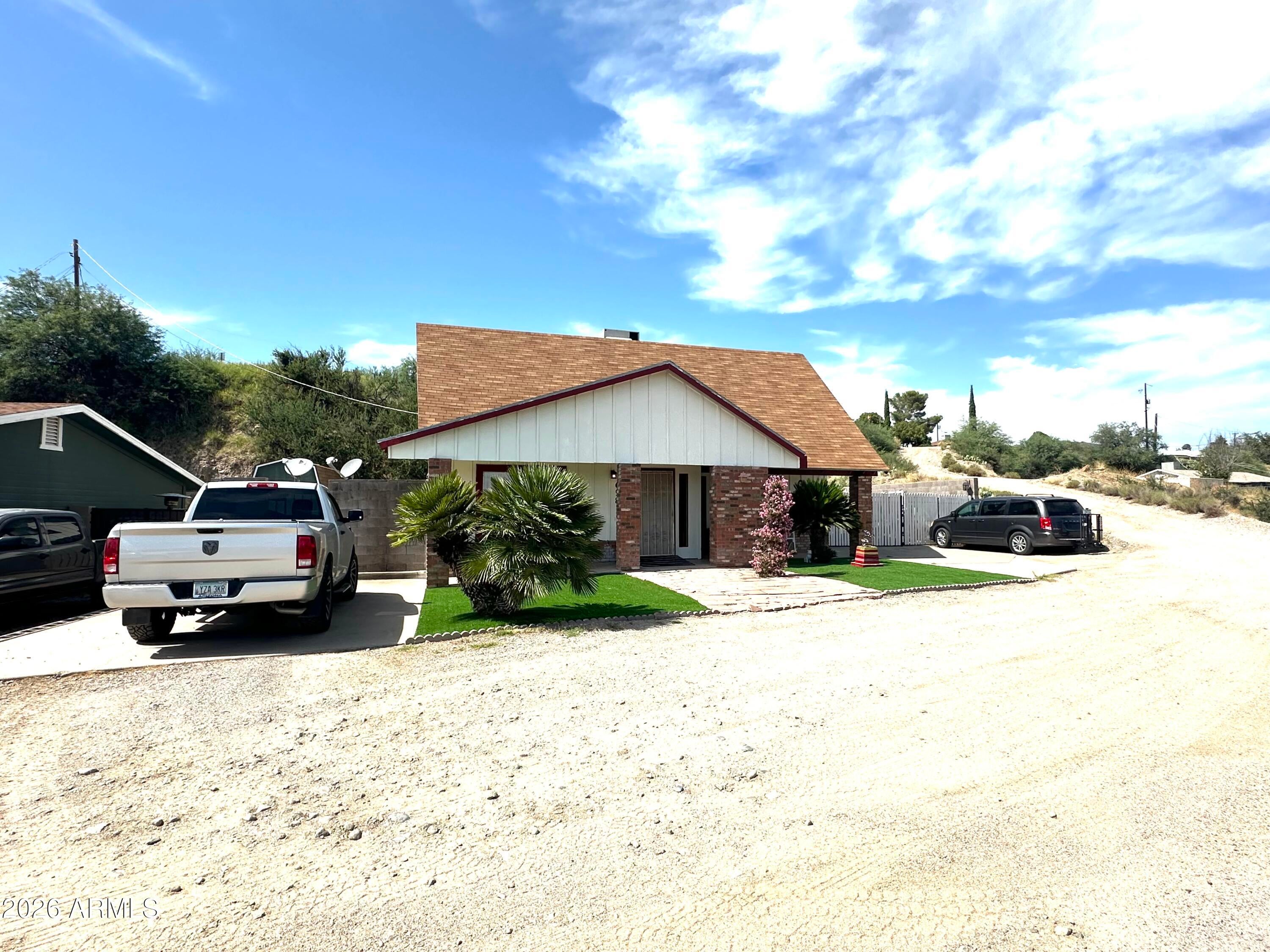 698 E Cactus Drive