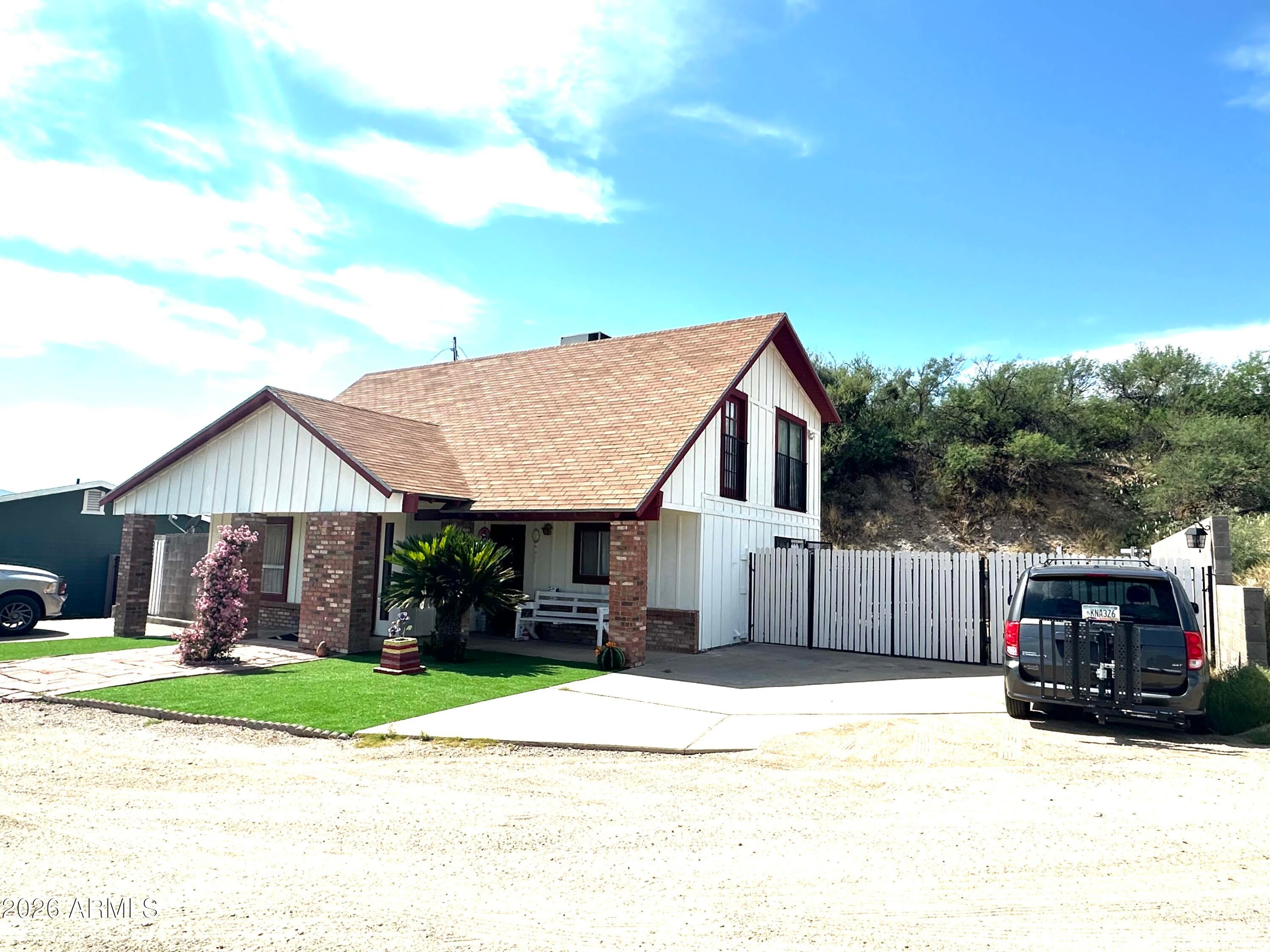 698 E Cactus Drive