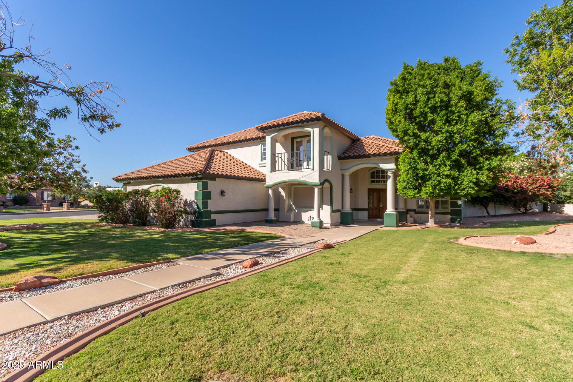 2438 N FOREST Circle