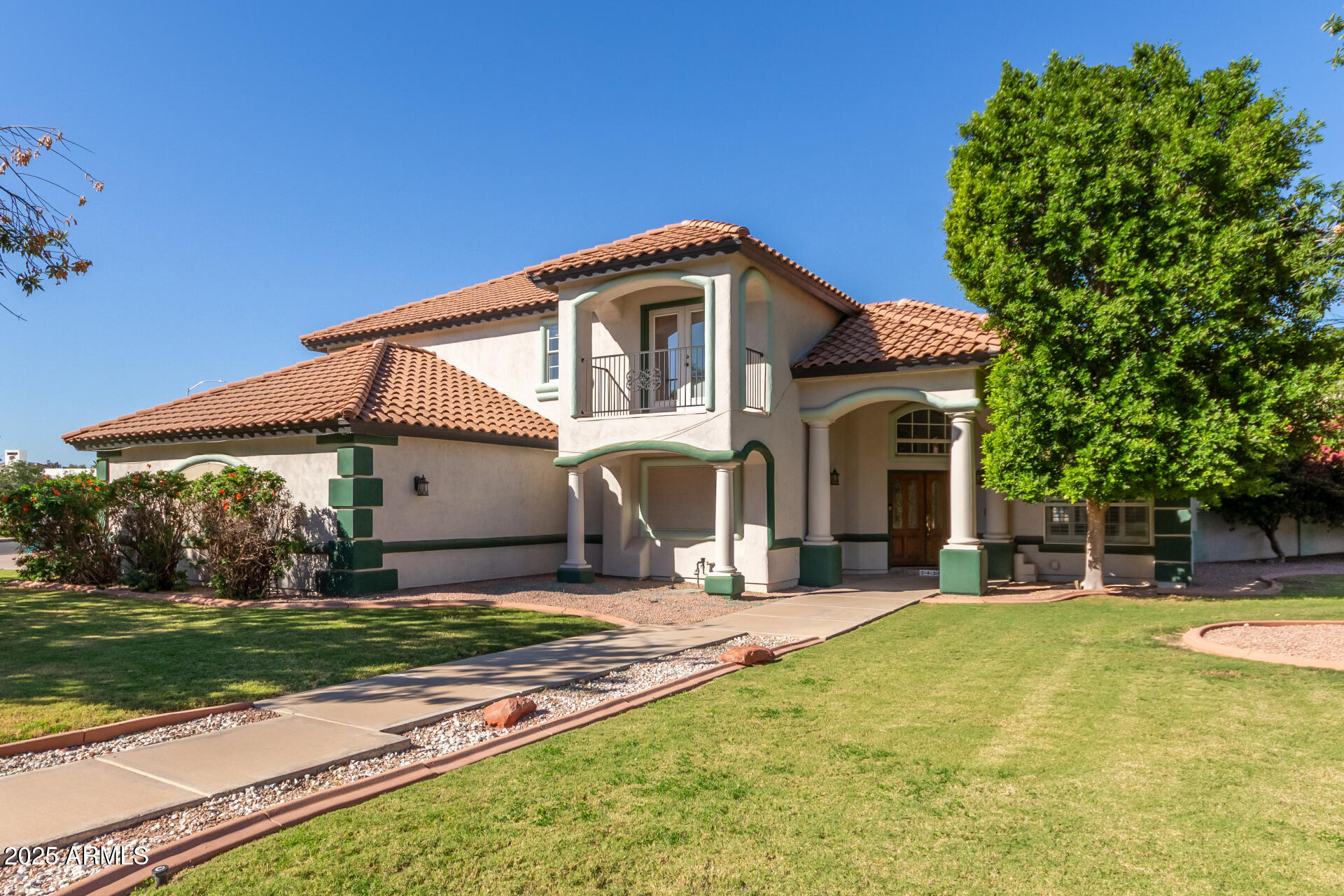 2438 N FOREST Circle