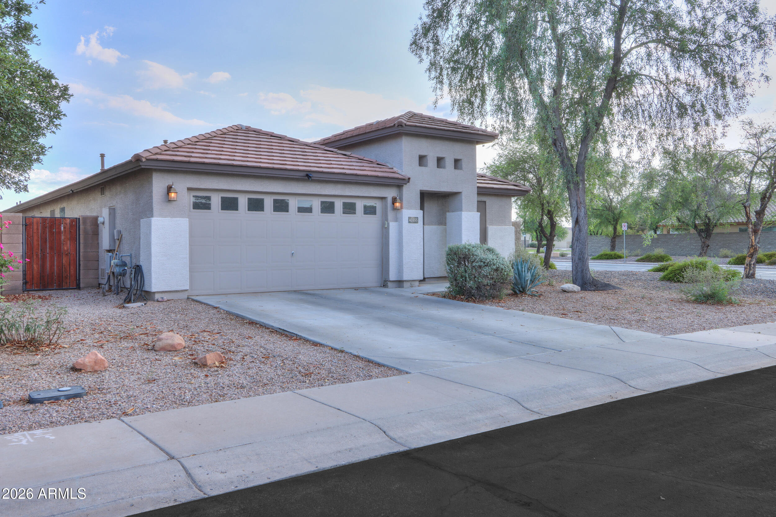41655 W SOMERSET Drive
