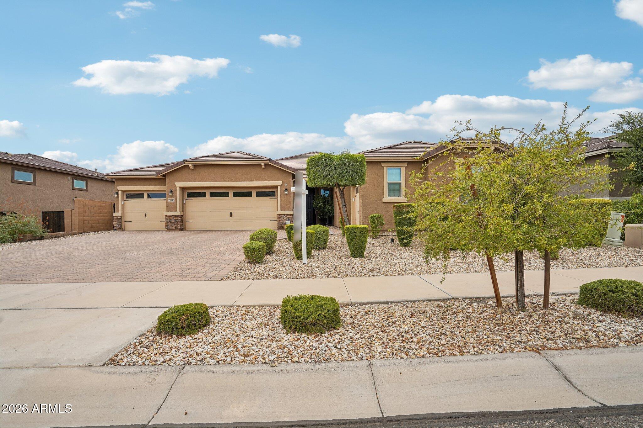 19045 W MERCER Lane