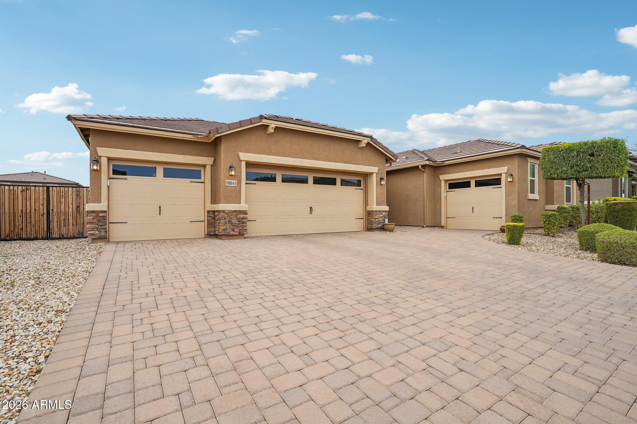 19045 W MERCER Lane