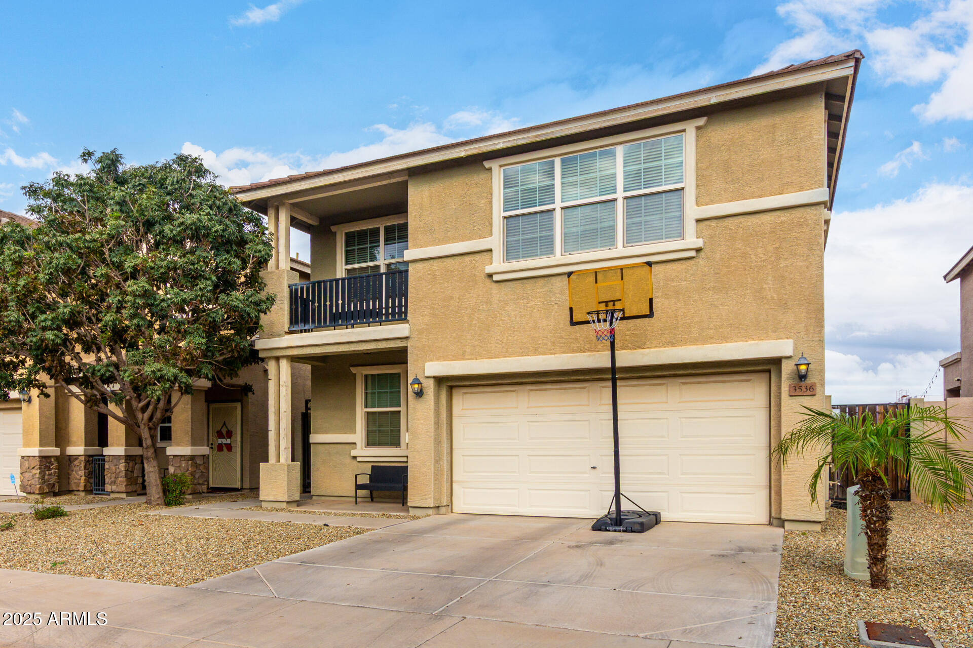 3536 E WAYLAND Drive