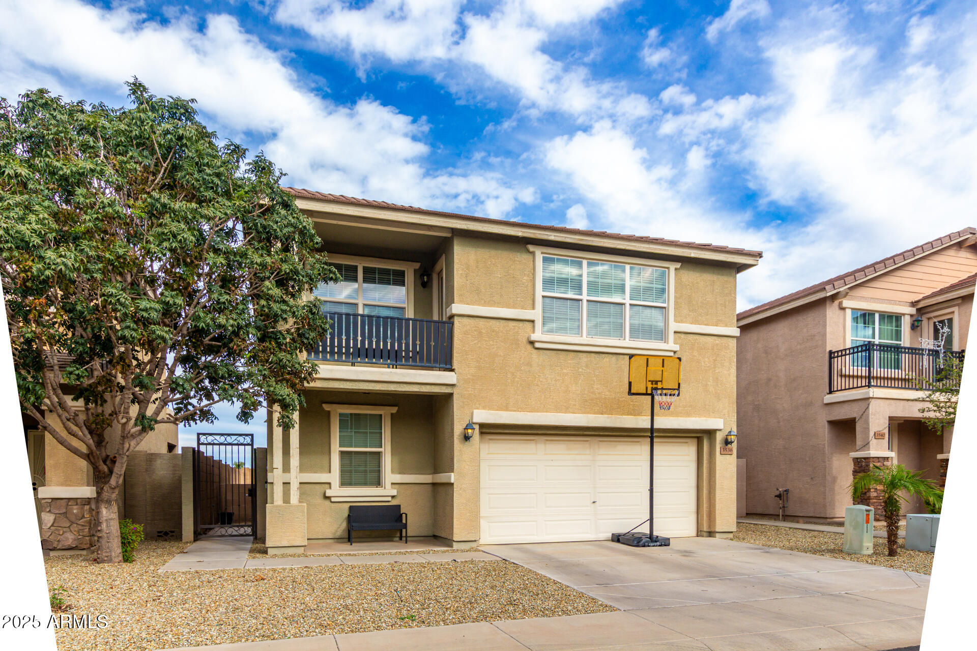 3536 E WAYLAND Drive